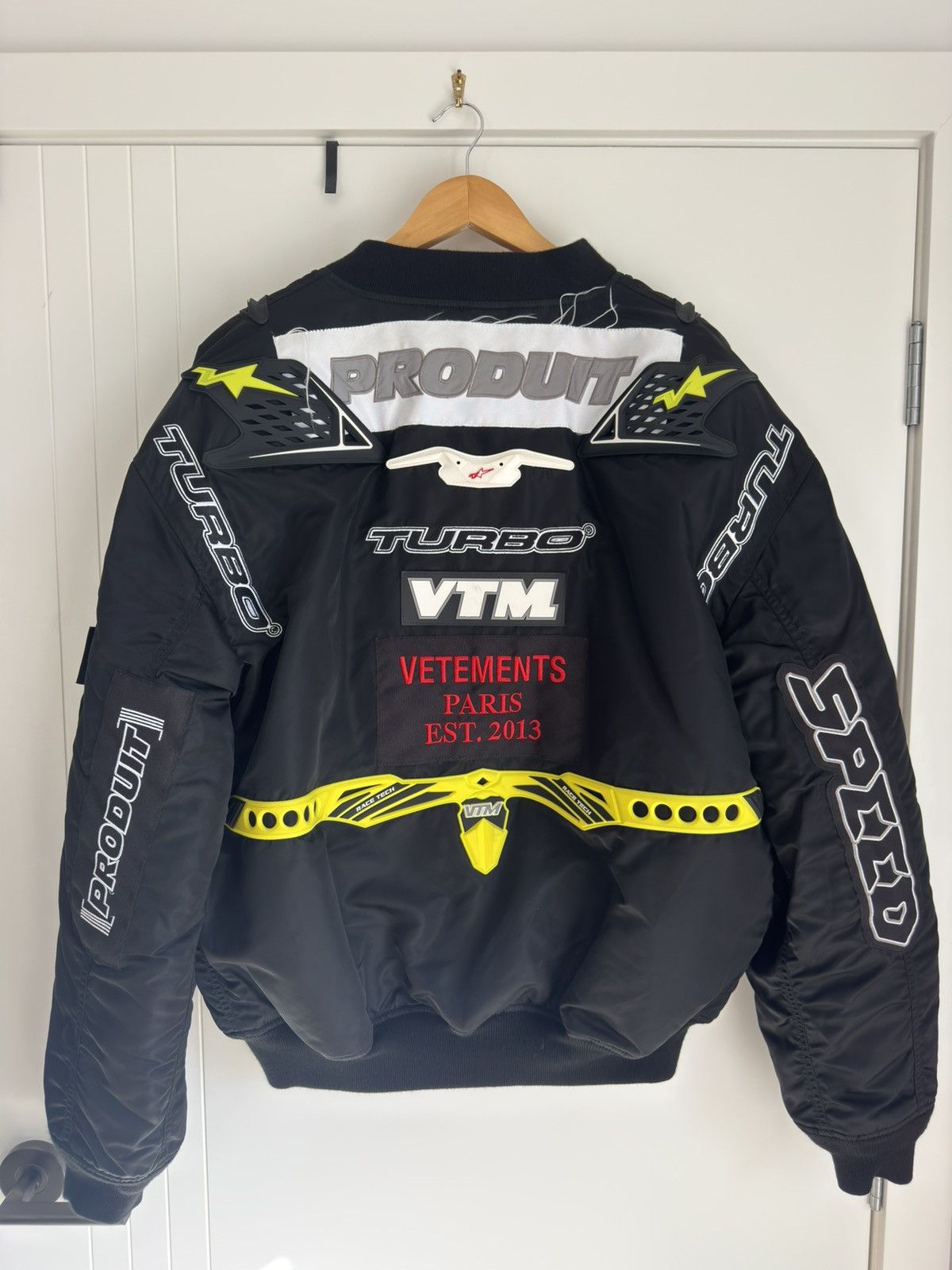 Alpha Industries × Vetements VETEMENTS X ALPHA INDUSTRIES ‘RACING’ PATCHED BOMBER Size US S / EU 44-46 / 1 - 4 Thumbnail