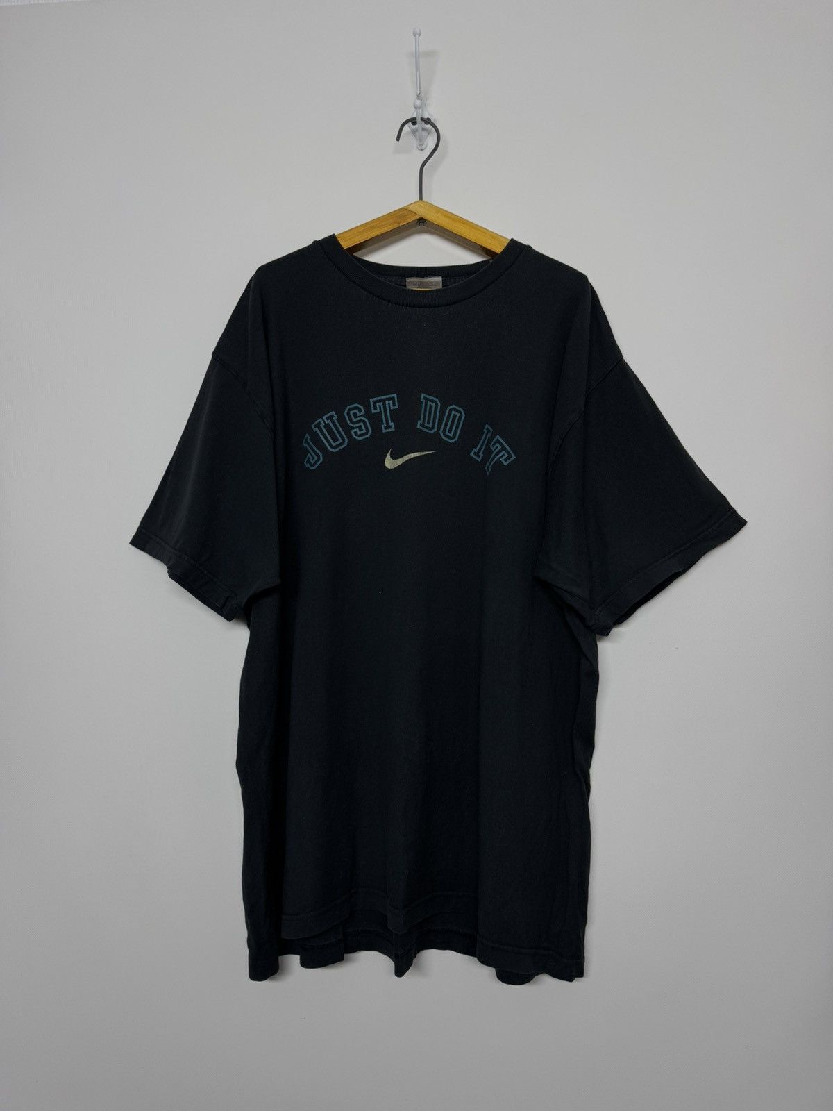 Nike Vintage Nike Center Swoosh T Shirt Tee Big Logo Spellout Y2K Size US XL / EU 56 / 4 - 5 Thumbnail
