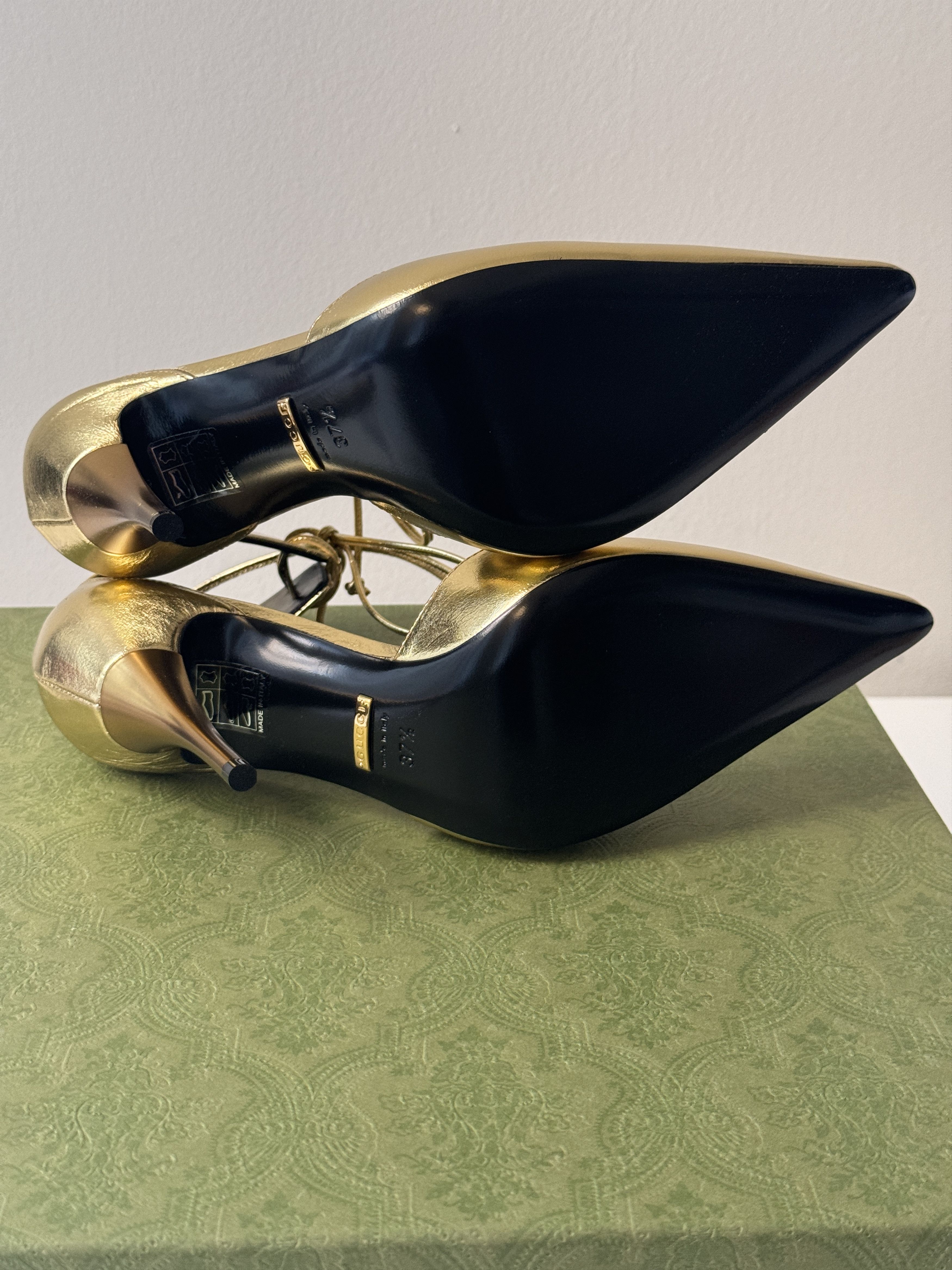 Gucci size 39.5 Gucci Priscilla Ankle Strap Patent Leather Gold Size US 9.5 / IT 39.5 - 4 Thumbnail