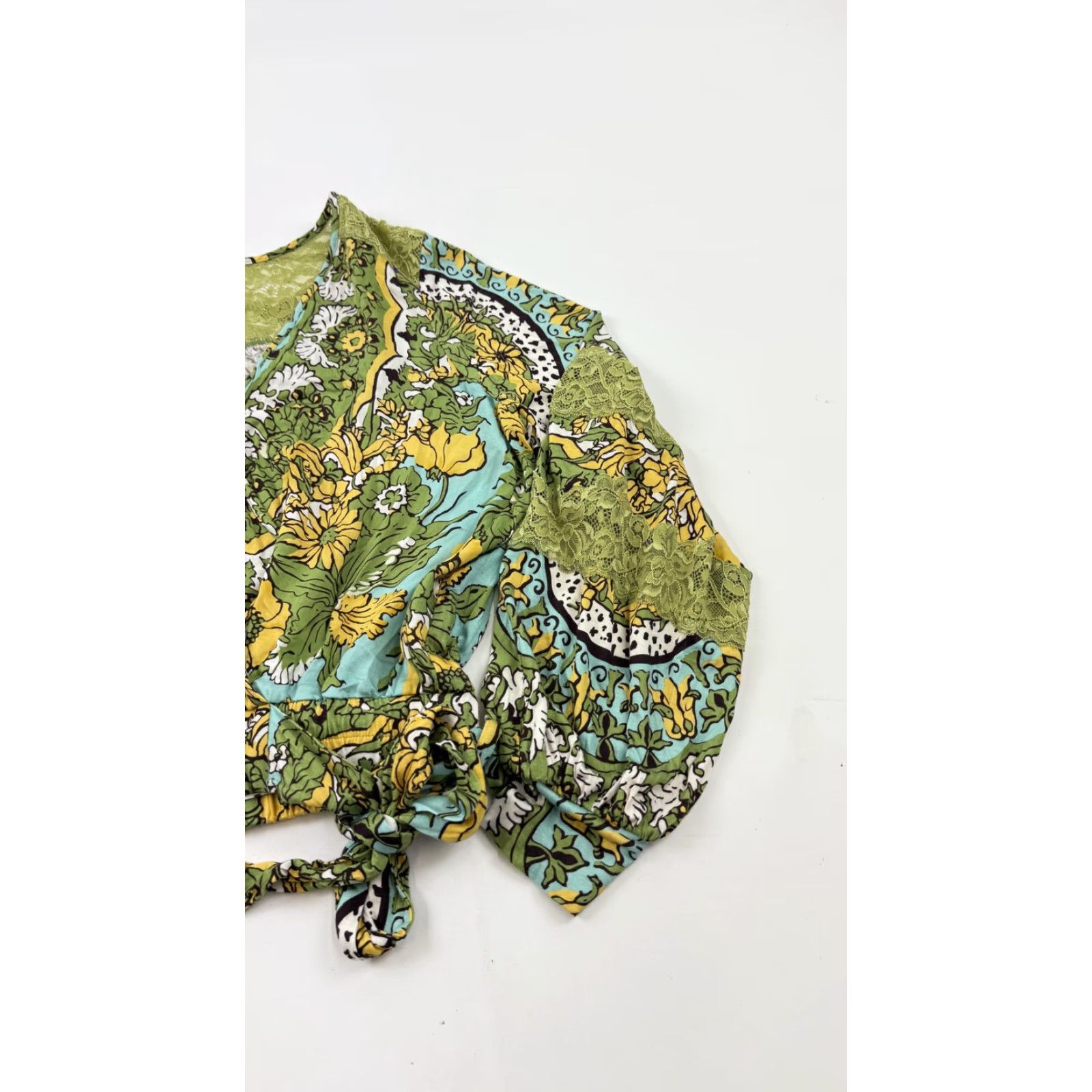 Anthropologie Tiny Anthropologie Shirt Womens Small Green Floral Lace Tie Front Crop Top Boho Size S / US 4 / IT 40 - 2 Thumbnail