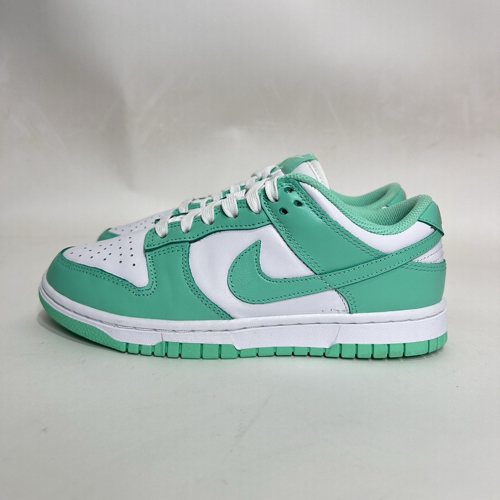 Nike Nike Dunk Low WMNS “Green Glow” 2021 Size US 6.5 / IT 36.5 - 6 Thumbnail