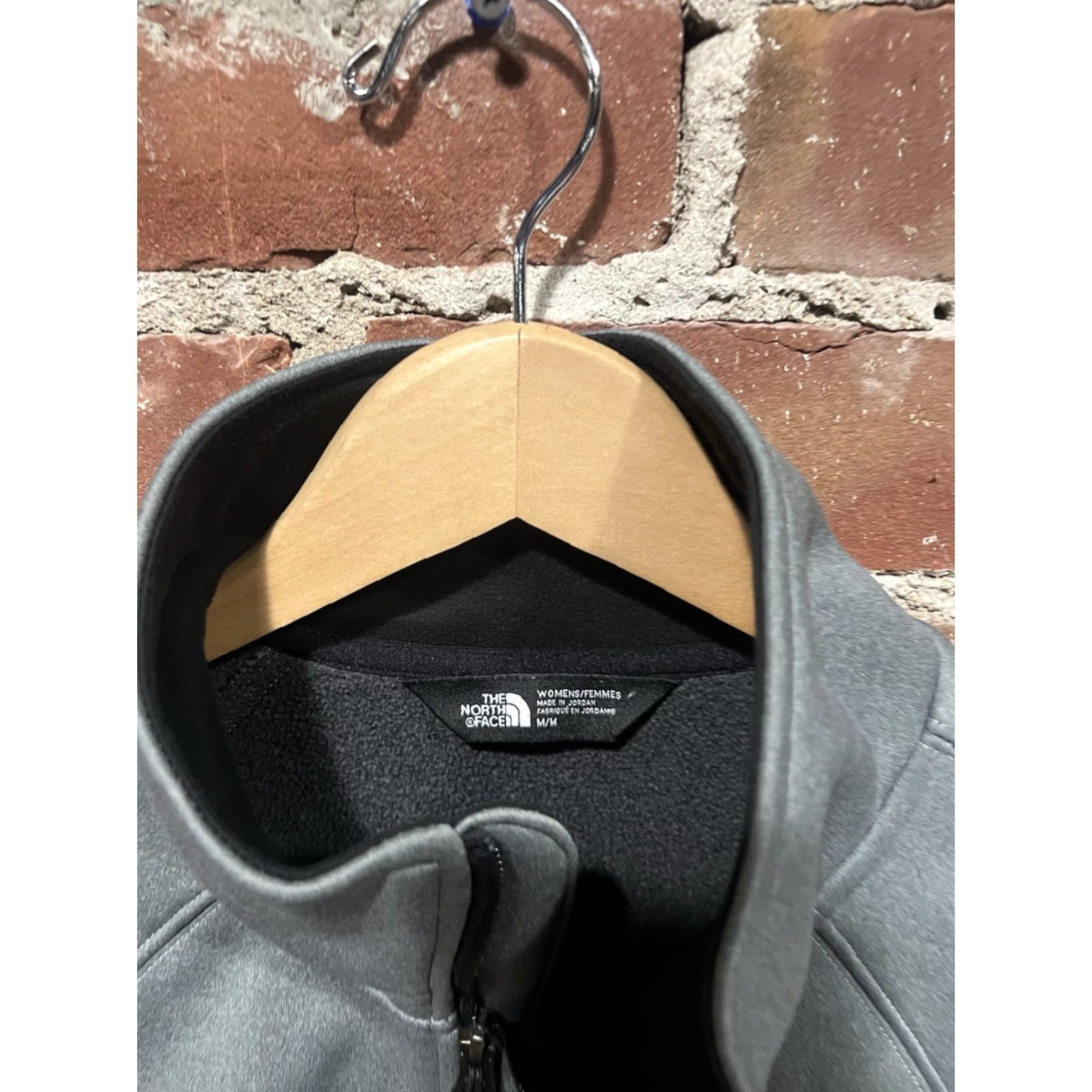 The North Face The North Face Womens Gray Full Zip Softshell Jacket M Built-in Nylon Zip 25 Length 19 Pit to Pit Mens? Wait. Size M / US 6-8 / IT 42-44 - 3 Thumbnail
