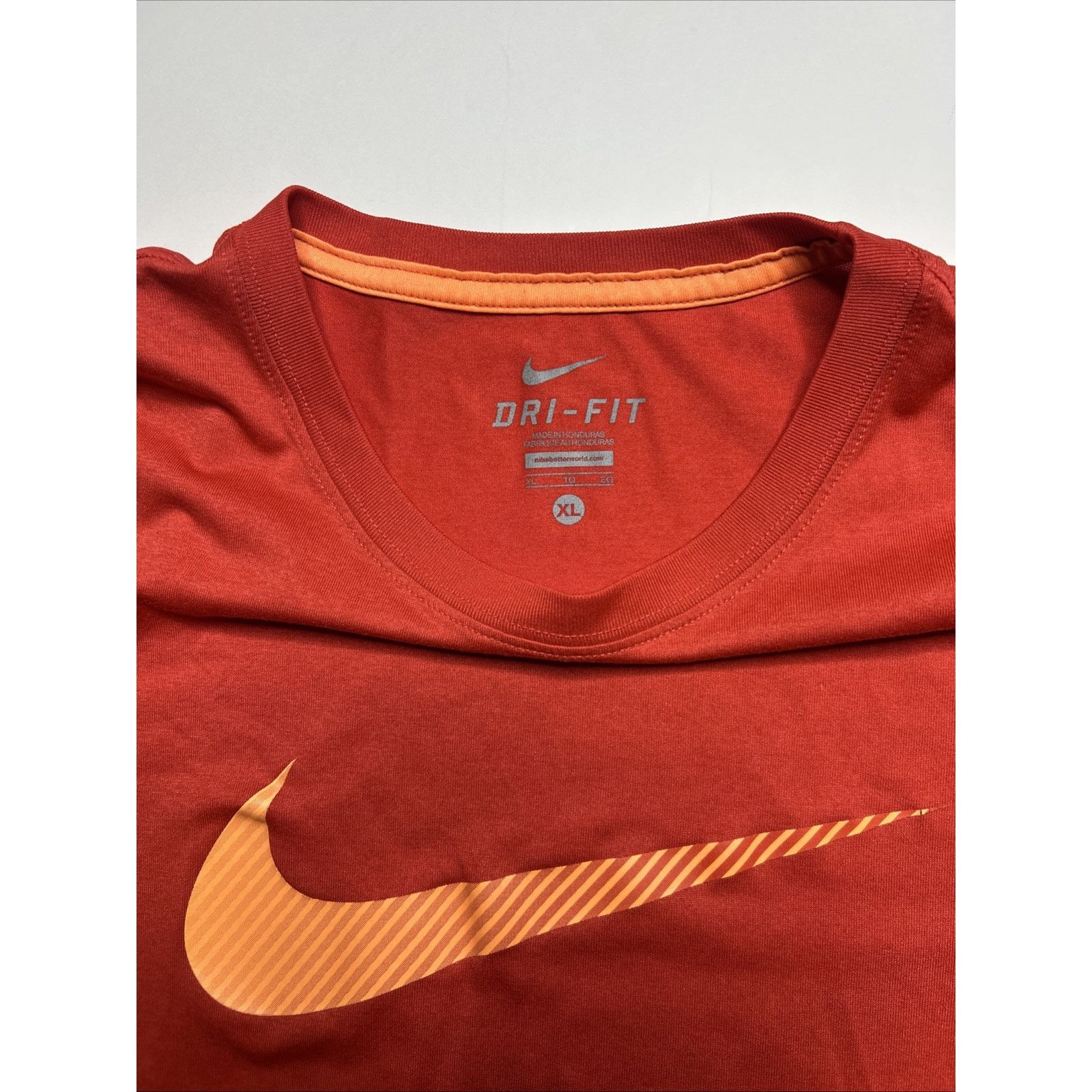 Nike Nike T-Shirt Red Dri-Fit Light Weight Activewear Men Size XL Size US XL / EU 56 / 4 - 6 Thumbnail