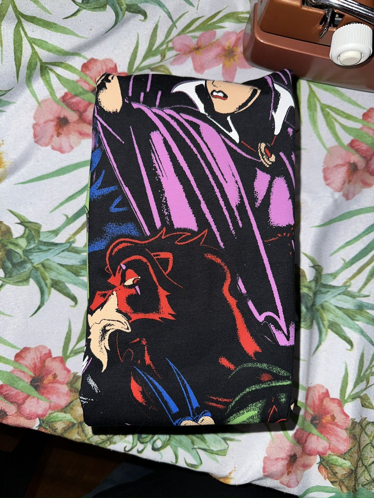 Darien Bruze DBRUZE - DISNEY VILLAINS TEE - FAIRYTALE FACE-OFF (XL) Size US XL / EU 56 / 4 - 3 Thumbnail