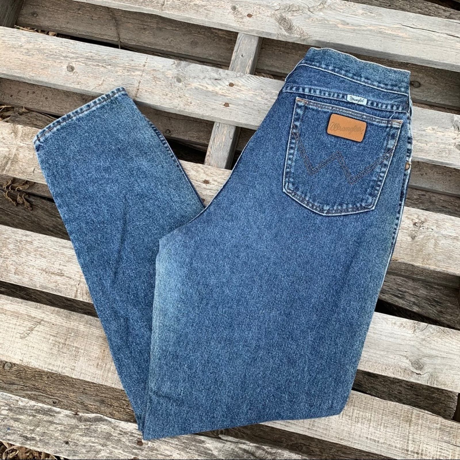 image of Vintage Wrangler Ultra High Rise Wedgie Mom Jeans 15/16X32 in Blue, Women's (Size 31)