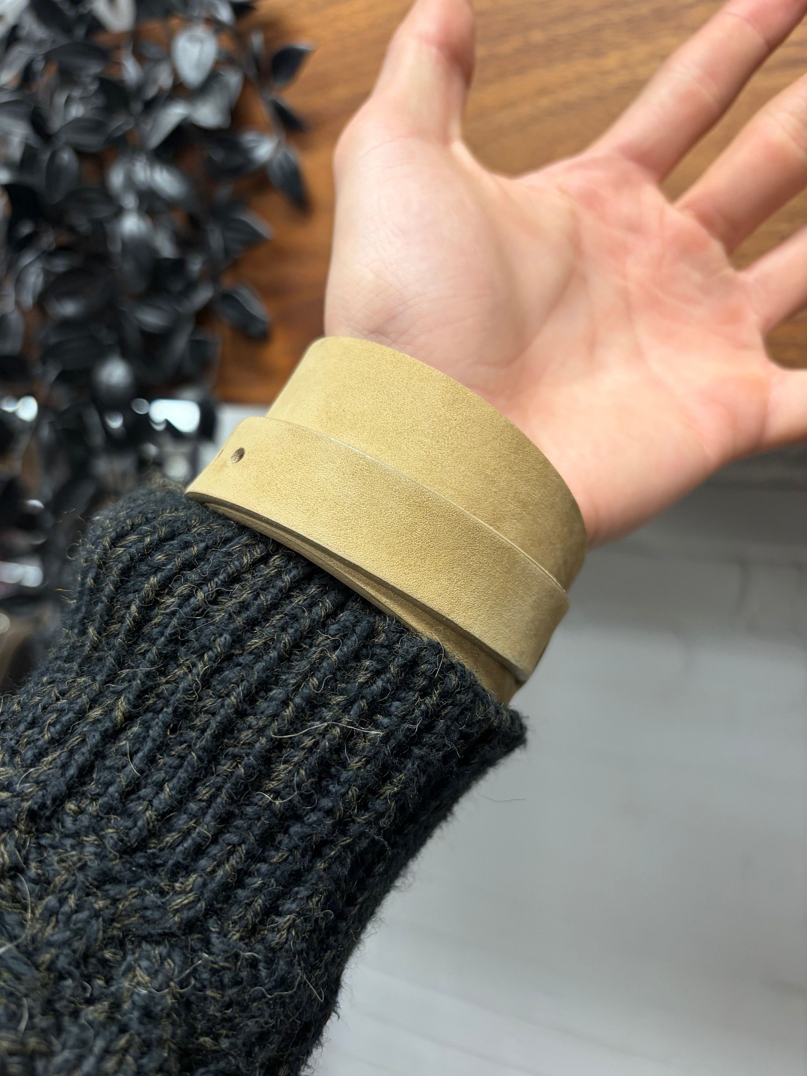 Number (N)ine Number (N)ine by Takahiro Miyashita Leather Cuff With Singular Strap Closure Size ONE SIZE - 2 Thumbnail
