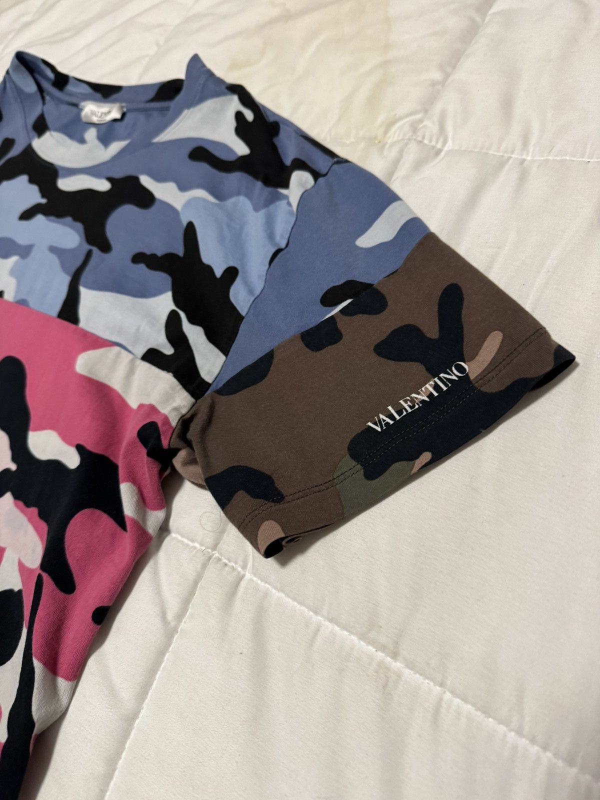 Valentino Valentino Garavani Multicolor Camo T-Shirt Size US S / EU 44-46 / 1 - 4 Thumbnail
