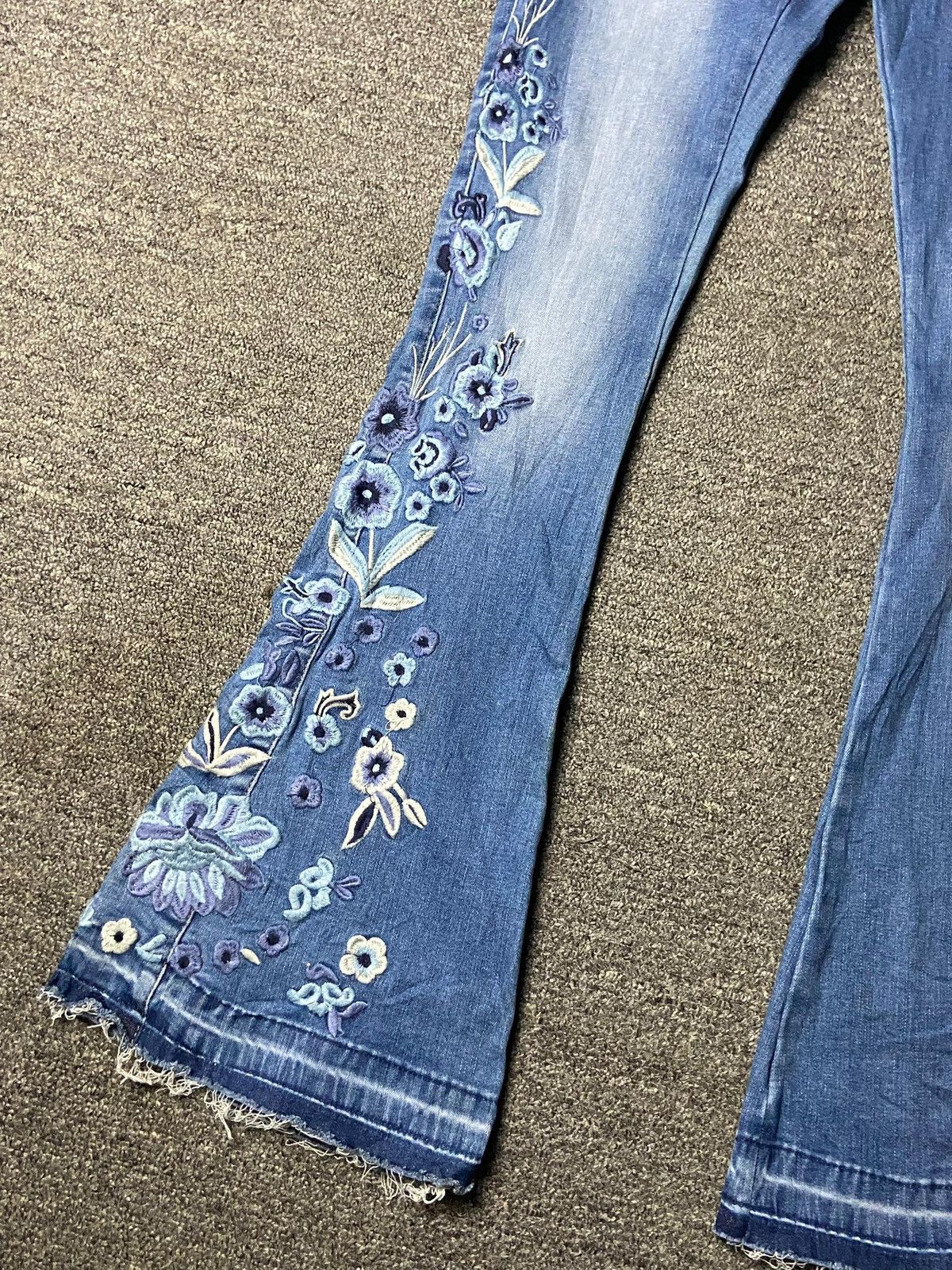 Japanese Brand FASHION Japanese Brand Embroidered Bootcut Jeans (162) Size 26" / US 2 / IT 38 - 8 Thumbnail