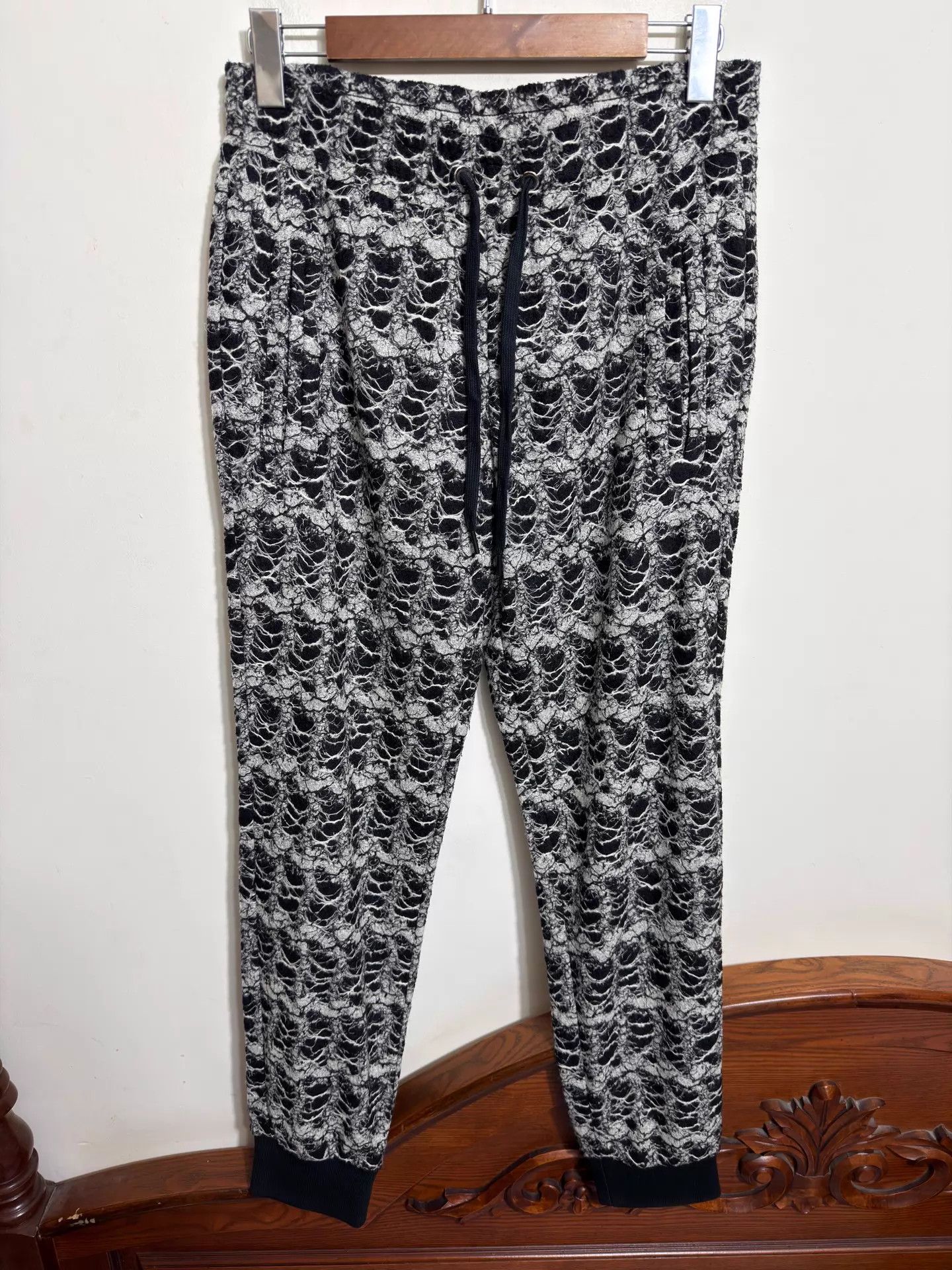 Versace Versace Art Black & White Sweatpants S/L Size US 29 - 1 Thumbnail