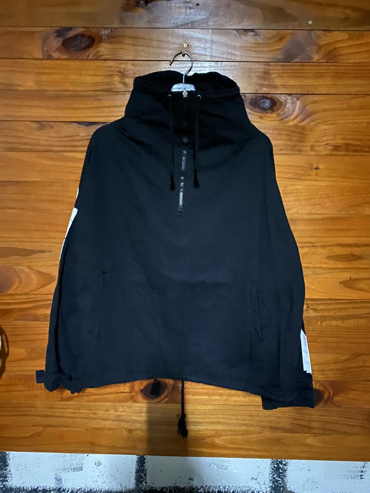 CRYX Graphic Hooded Jacket Black White Streetwear Urbanstyle