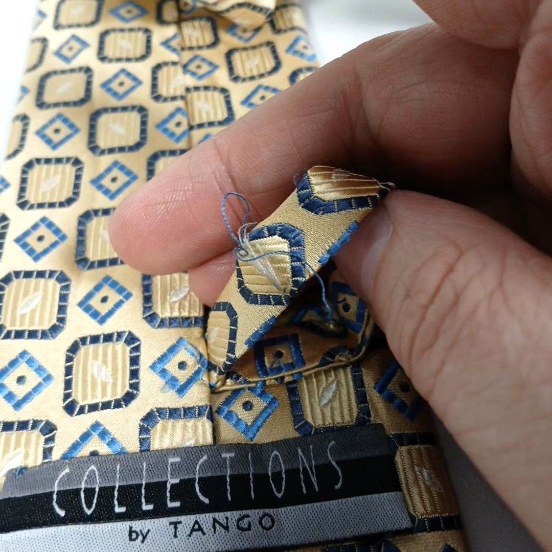 Vintage Collections By Tango Mens Necktie Gold Geometric Pattern Silk 3.75" x 59" Classic 100% Silk Necktie Men Size ONE SIZE - 5 Thumbnail