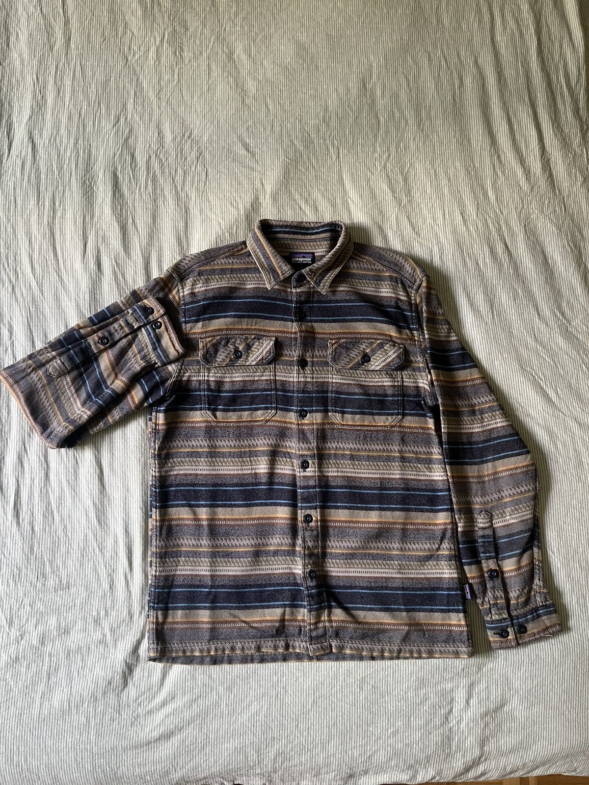 Patagonia warm button up shirt Size US M / EU 48-50 / 2 - 1 Thumbnail