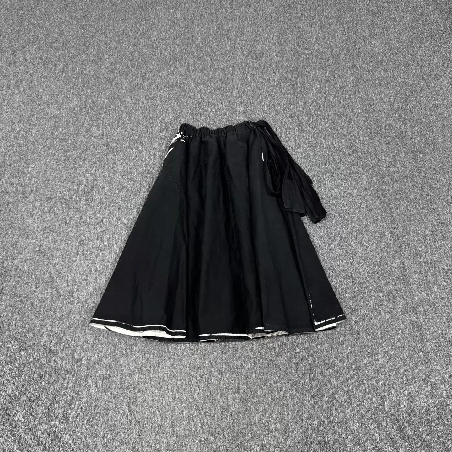 Prada Prada Triangle Logo Black Twill Cotton Big Skirt 38 97% New Size 26" / US 2 / IT 38 - 1 Thumbnail
