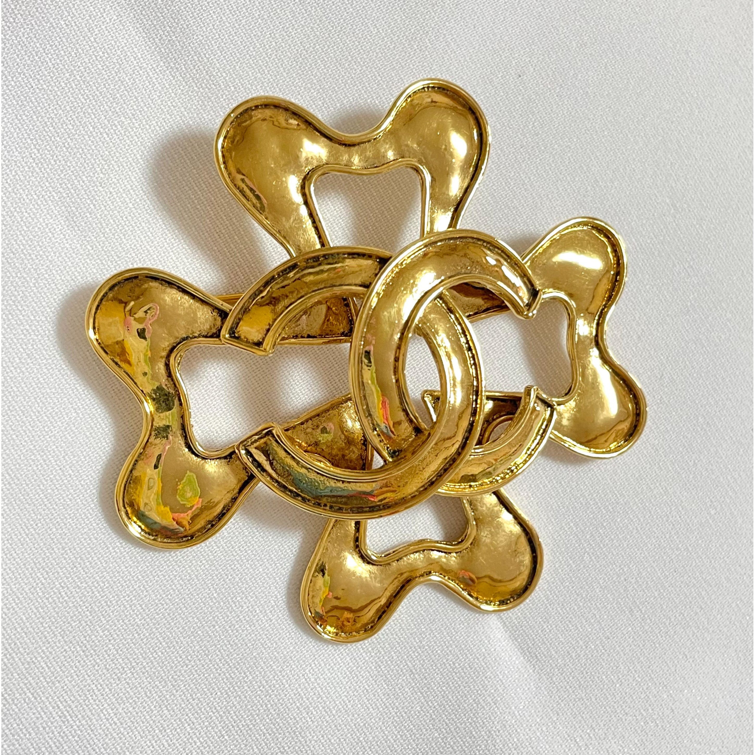 Chanel Vintage Chanel large flower clover brooch with CC mark. Size ONE SIZE - 3 Thumbnail