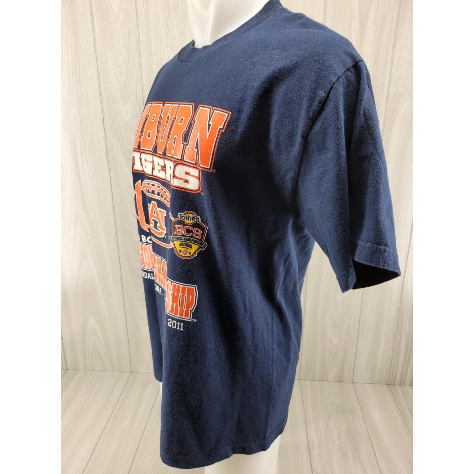 Champion VINTAGE Auburn Tigers 2011 National Champions College BCS Alabama University Tee Shirt L Shirt Men Blue 2010s Football Graphic Tee Size US L / EU 52-54 / 3 - 3 Thumbnail