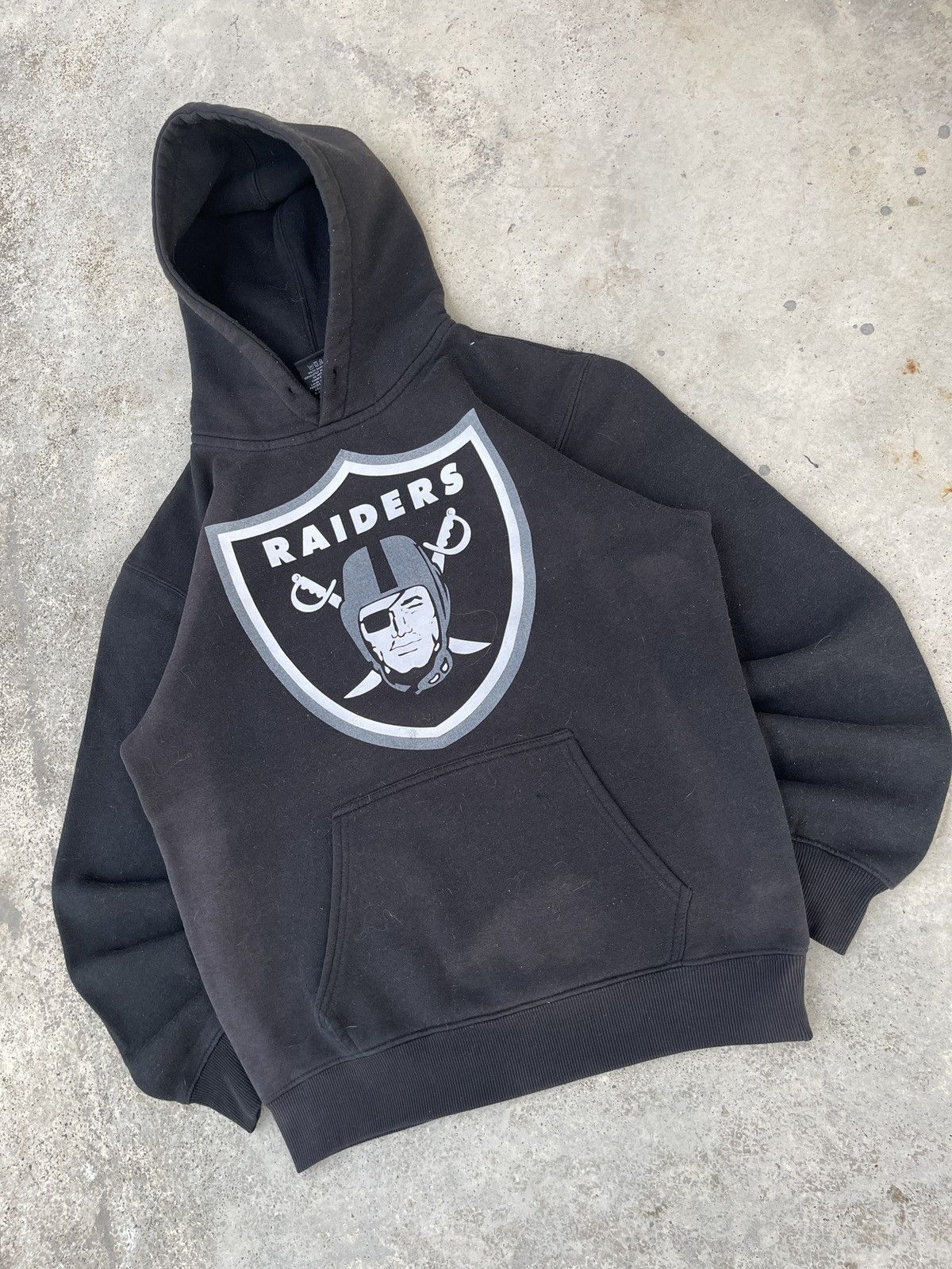 NFL × Vintage Vintage Faded Black Raiders Big Print Pullover Hoodie Size US L / EU 52-54 / 3 - 2 Thumbnail