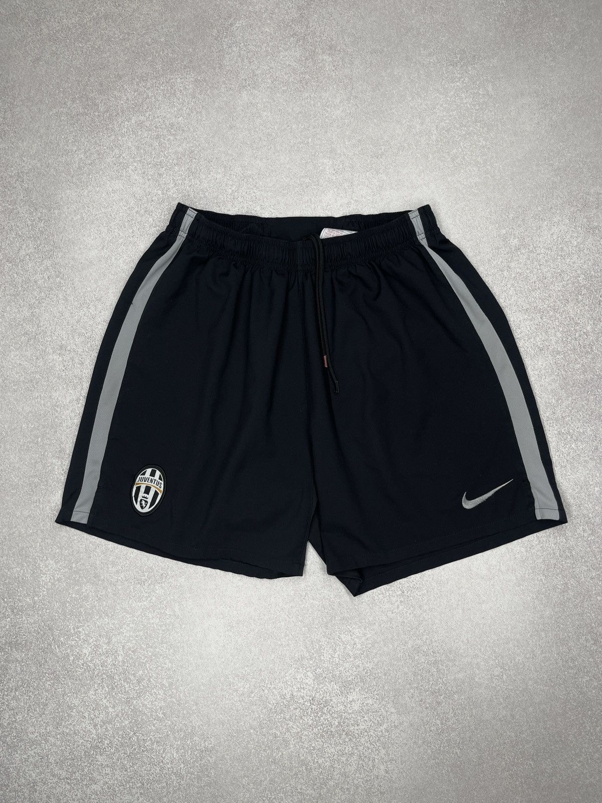 Nike Vintage Nike Juventus Training Football Shorts Black Size US 34 / EU 50 - 2 Thumbnail