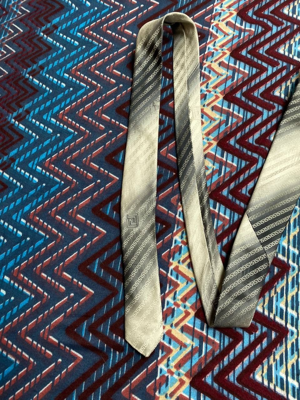 Versace × Vintage VERSACE SILK TIE Size ONE SIZE - 7 Thumbnail