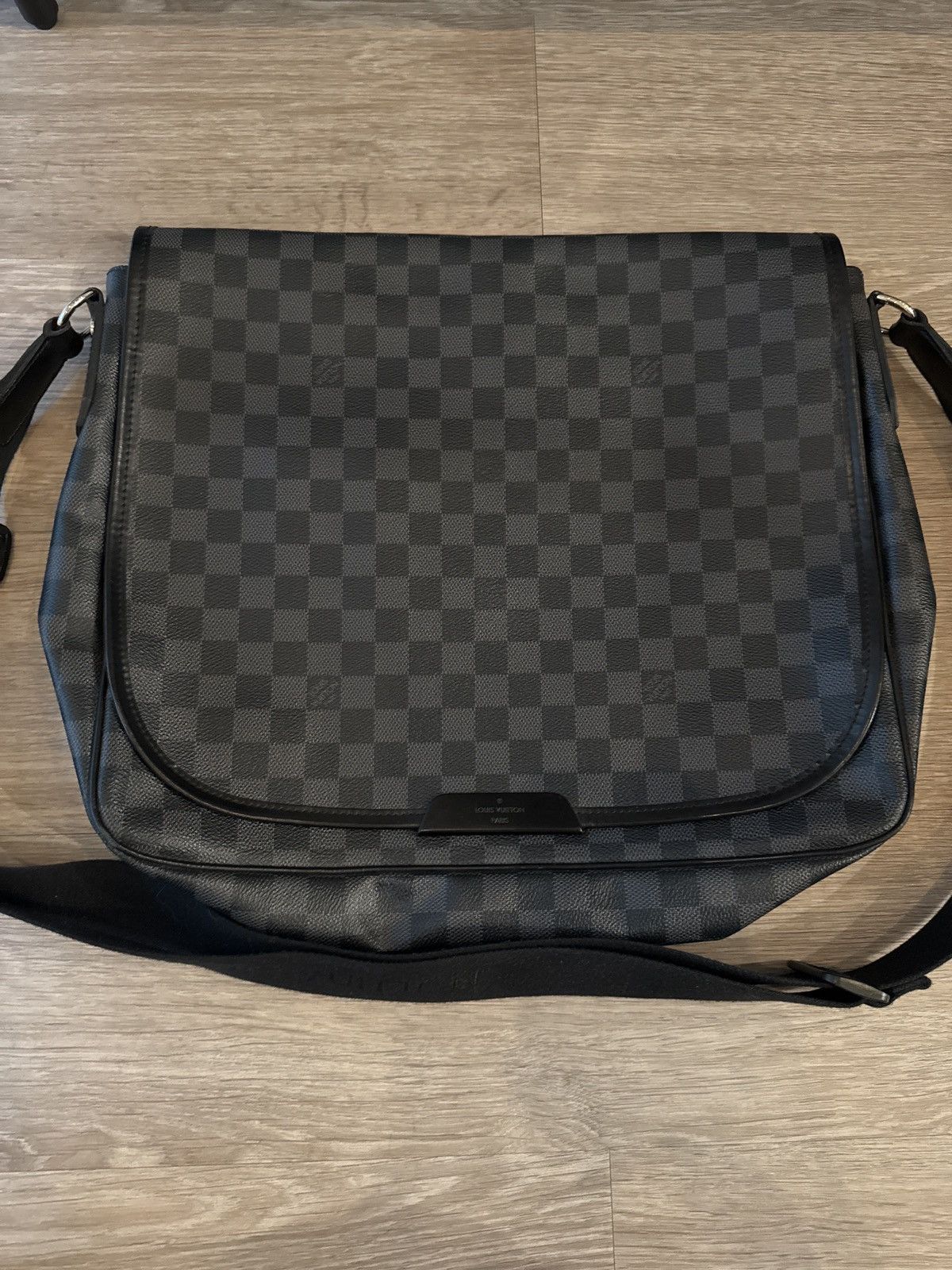 Louis Vuitton Louis Vuitton Messenger Bag Size ONE SIZE - 1 Thumbnail