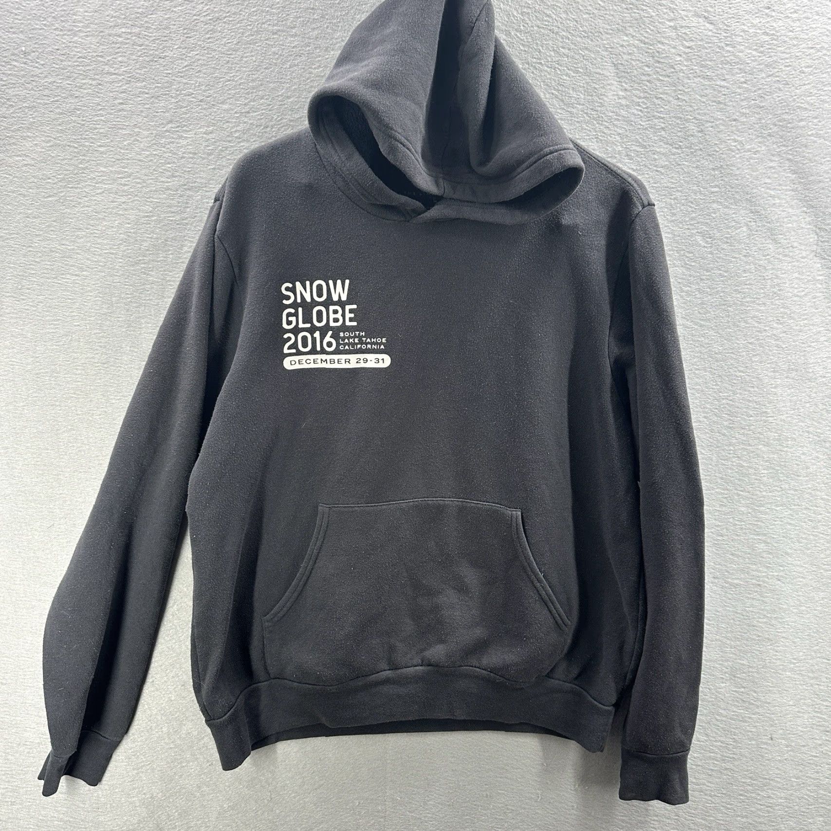 Gildan Snowglobe Music Festival 2016 Hoodie Sweatshirt Mens L Chainsmokers Flume Odesza Nike Shirt Size US L / EU 52-54 / 3 - 2 Thumbnail