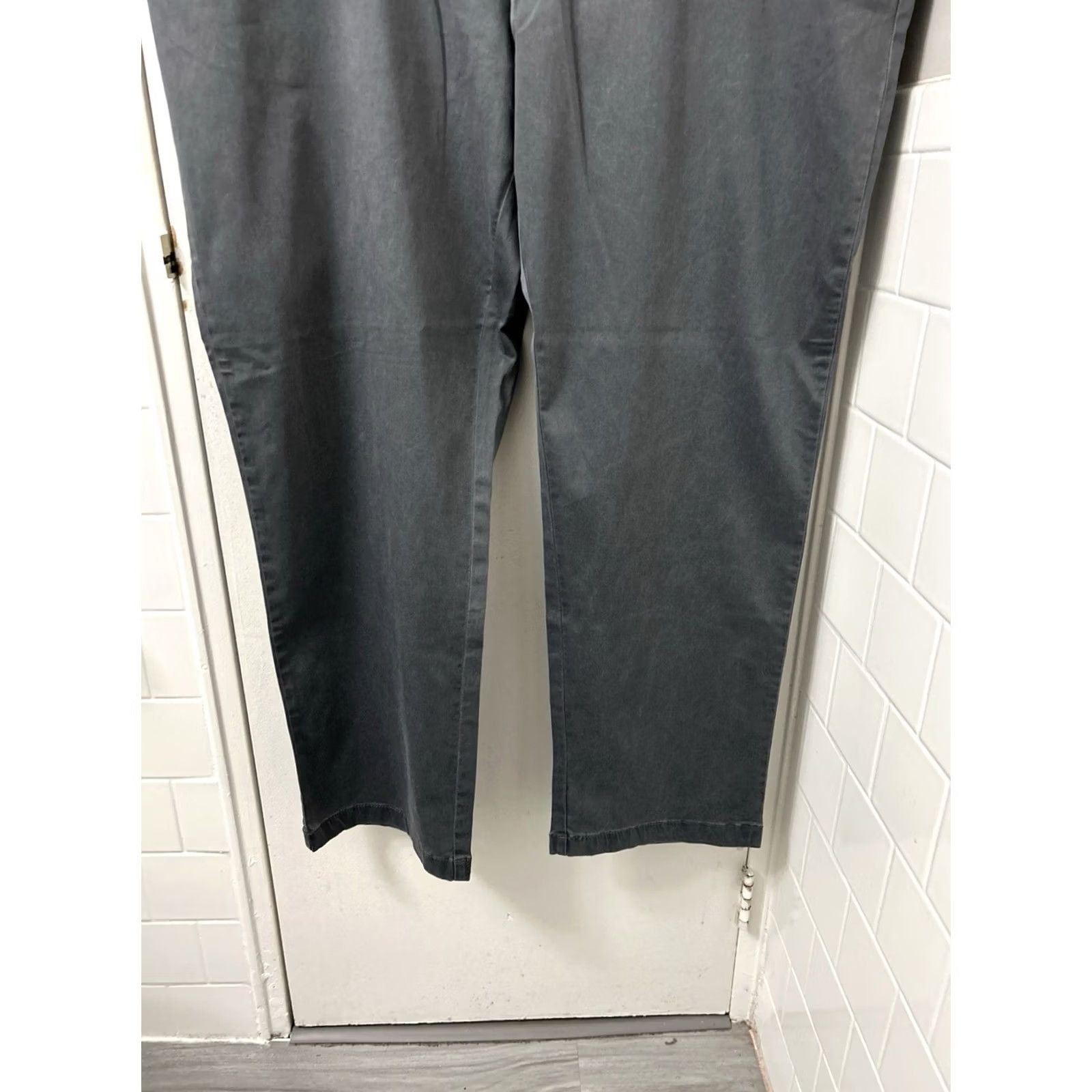 Tommy Bahama Tommy Bahama Pants Mens 48x32 Chino Flat Front Straight Leg Gray Modern Casual Business Travel Size US 32 / EU 48 - 3 Thumbnail