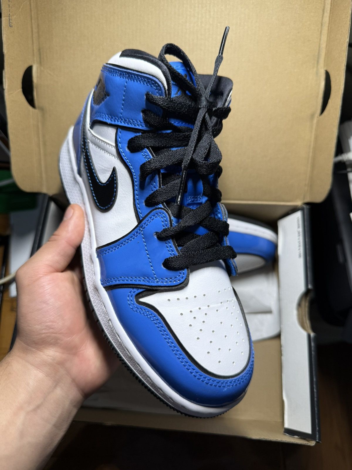 Jordan Brand × Nike Jordan 1 Mid Signal Blue (GS) Size US 4.5 / IT 34.5 - 13 Thumbnail