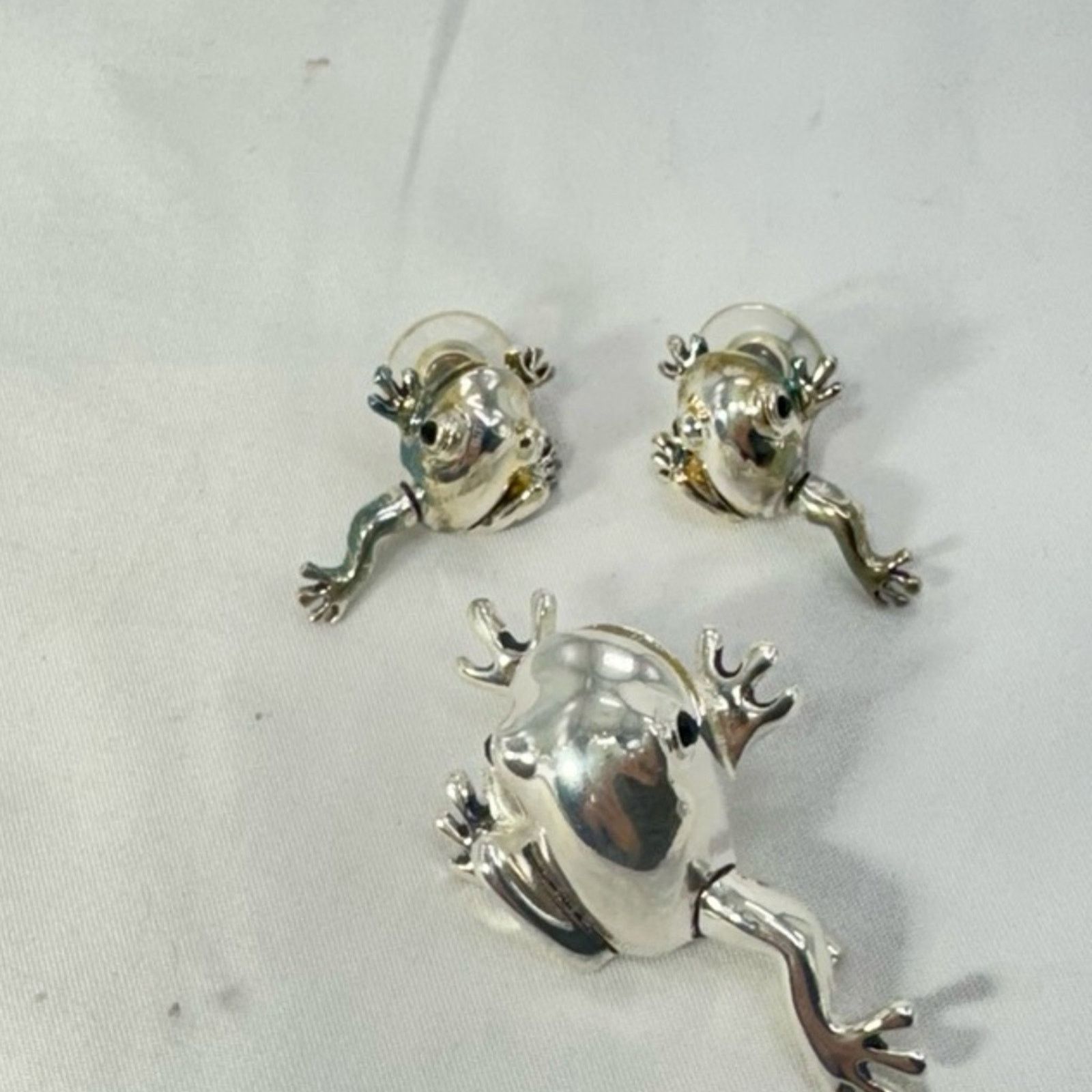 NBDN Nobrandedon Silver tone frog pendant/brooch earring set Size ONE SIZE - 2 Thumbnail