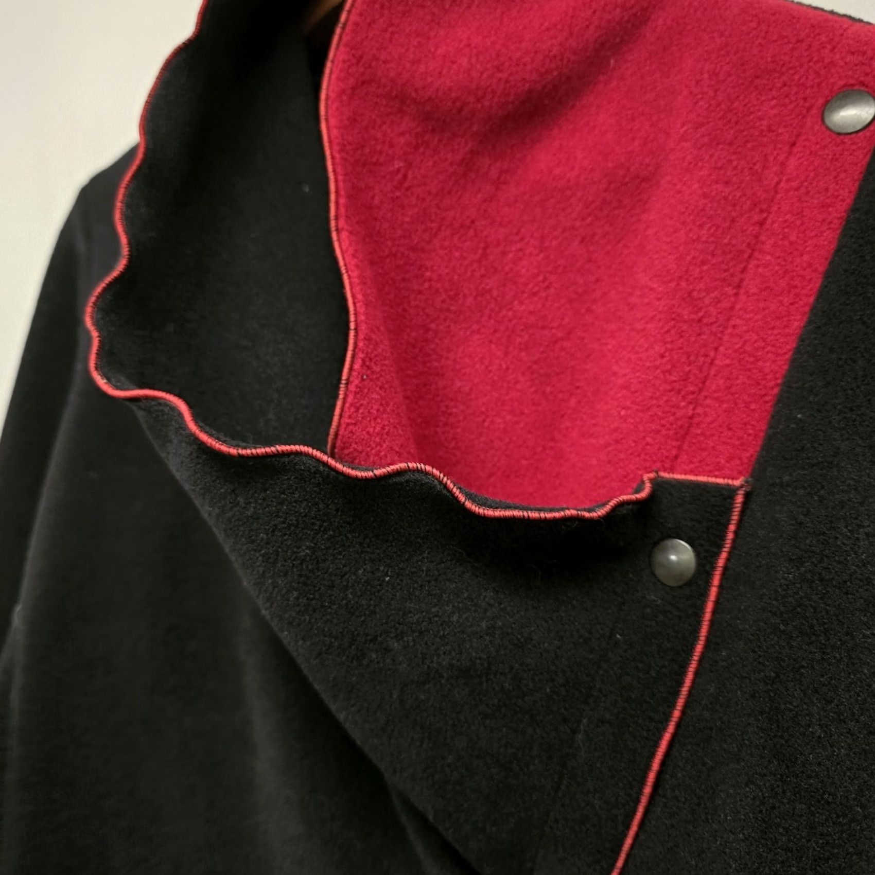 Brandblack VINTAGE Red Rover Fleece Coat Women L Black Red Regal Jacket Raincoat cowl neck Snap Front Mid-Length Size L / US 10 / IT 46 - 4 Thumbnail