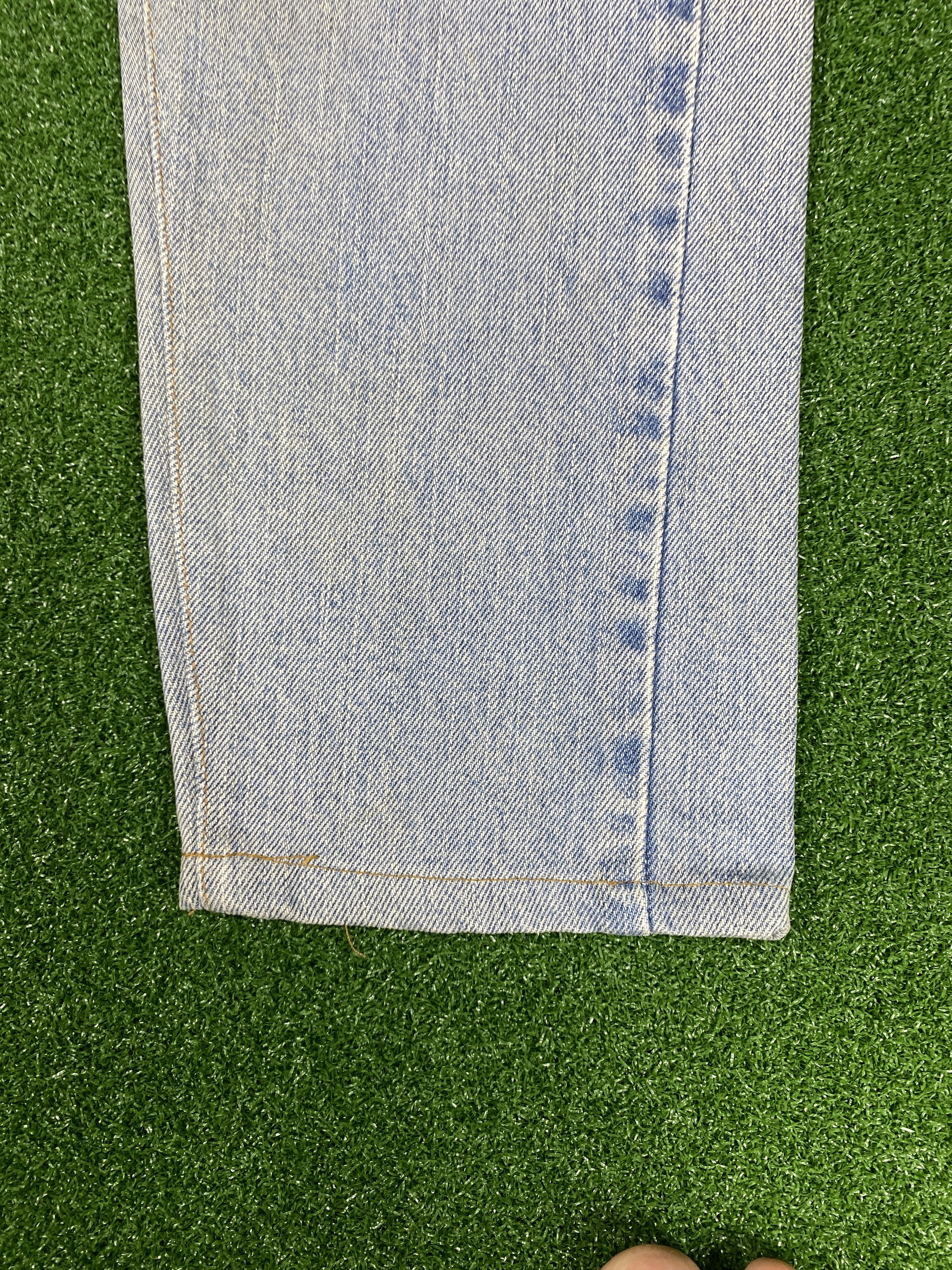 Levi's × Vintage Vintage Levi's 505 Distressed Denim Mid wash Jeans Size US 31 - 6 Thumbnail