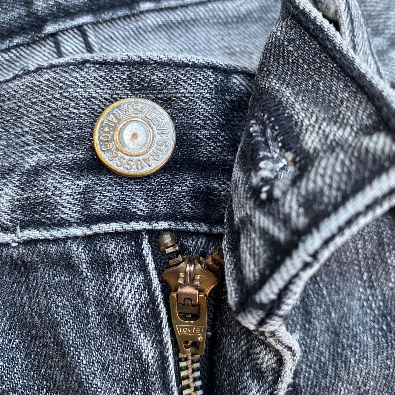 Levi's Vintage Levis 501 Distressed Denim Kurt Cobain Style Size US 32 / EU 48 - 11 Thumbnail
