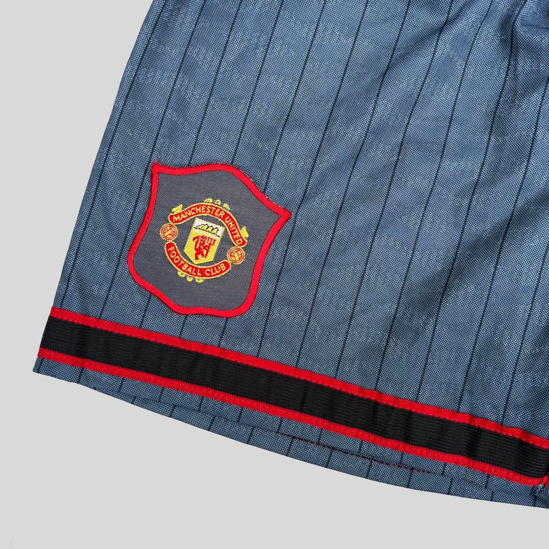 Umbro Manchester United 1995 90s Vintage Umbro Rare Soccer Shorts Size US 28 / EU 44 - 3 Thumbnail