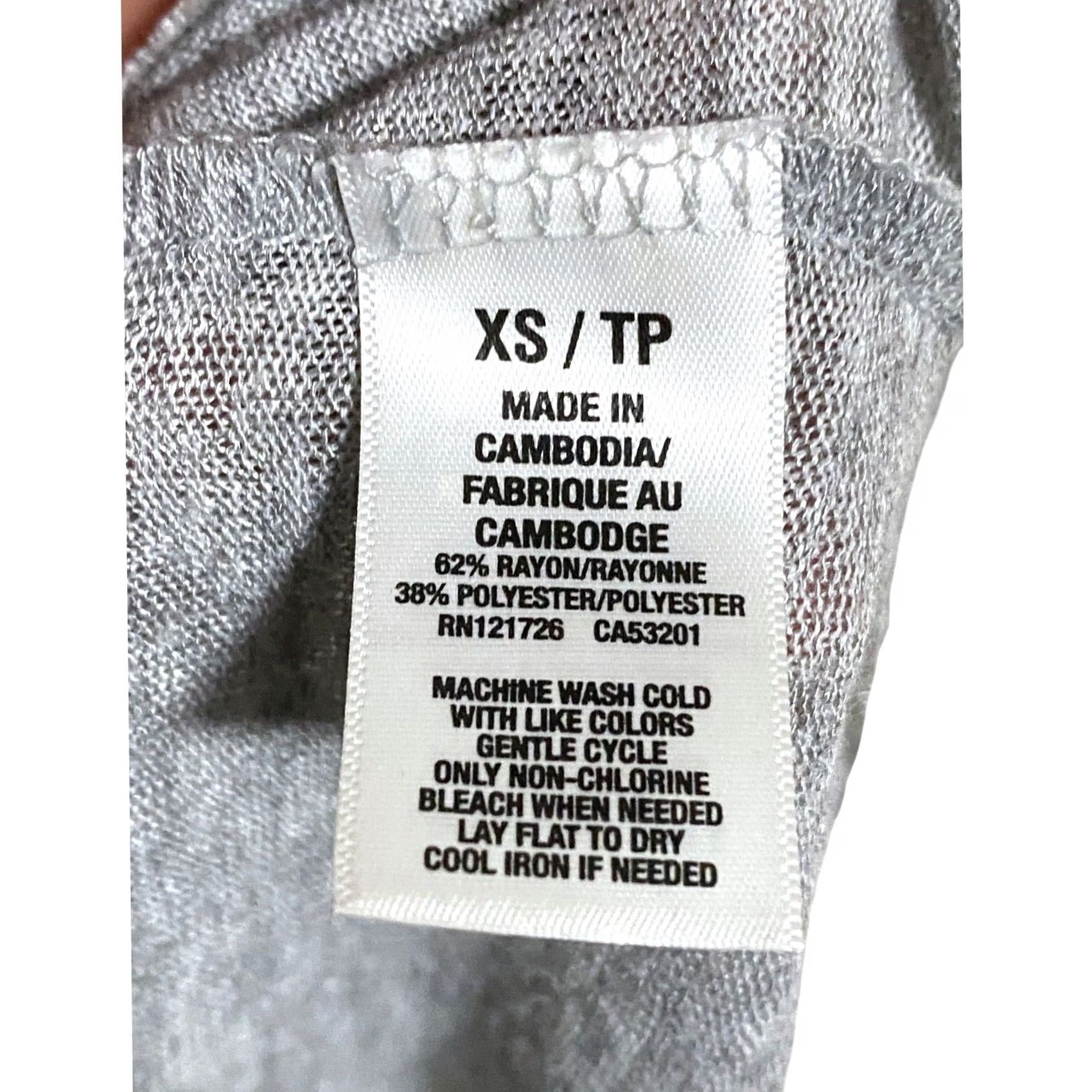 Vintage Aéropostale Gray V Neck Tee TShirt Top Womens XS Classic Casual Neutral TShirt Short Sleeve Pullover Size XS / US 0-2 / IT 36-38 - 7 Thumbnail