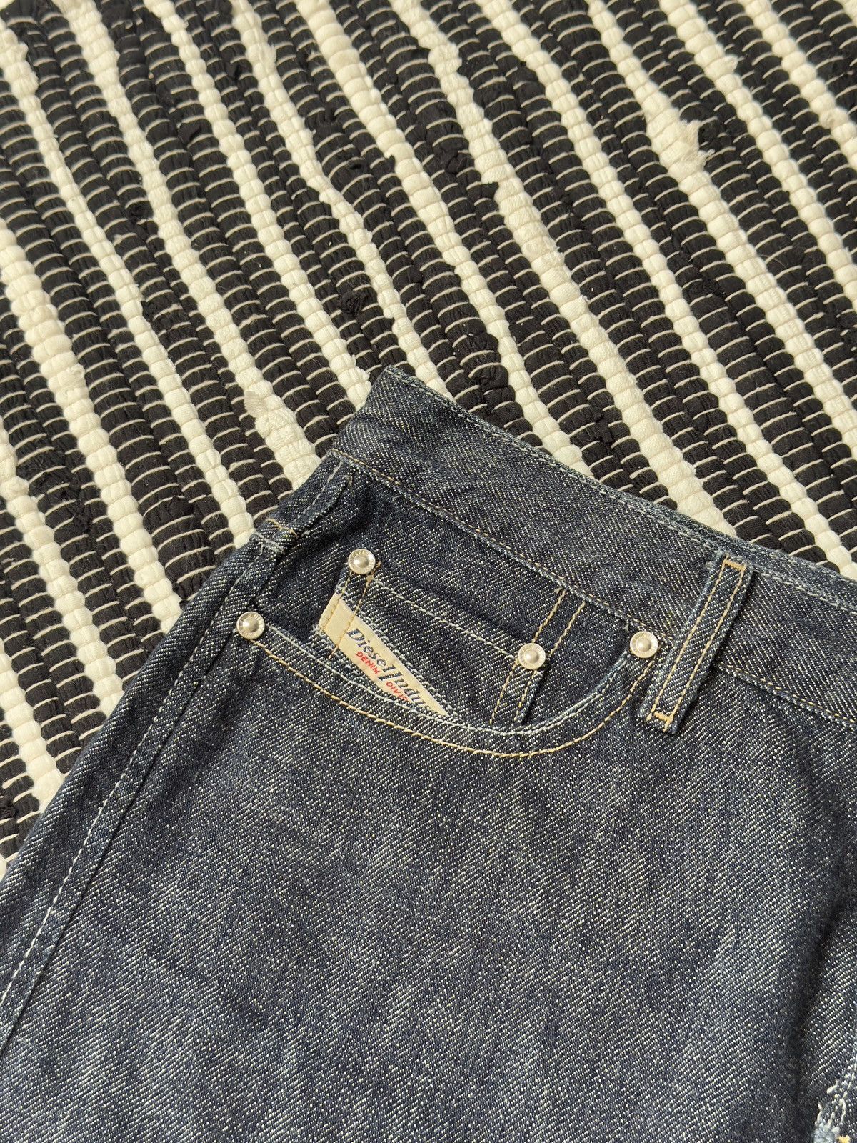 Diesel VINTAGE DIESEL 2000s DENIM MIDI SKIRT Size 28" / US 6 / IT 42 - 5 Thumbnail