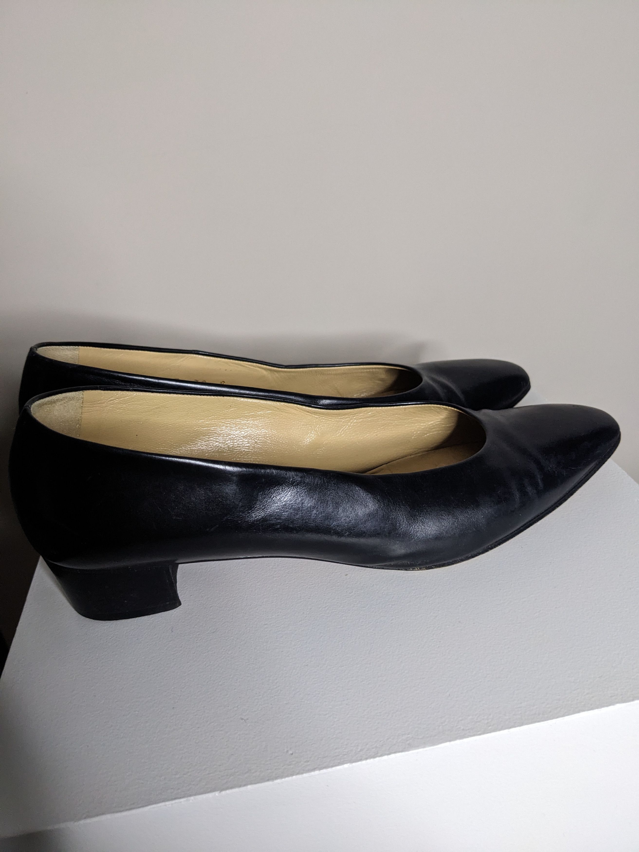 Gucci VINTAGE Gucci Leather Pumps Kitten Heel Point Toe Size 39 Size US 9 / IT 39 - 3 Thumbnail