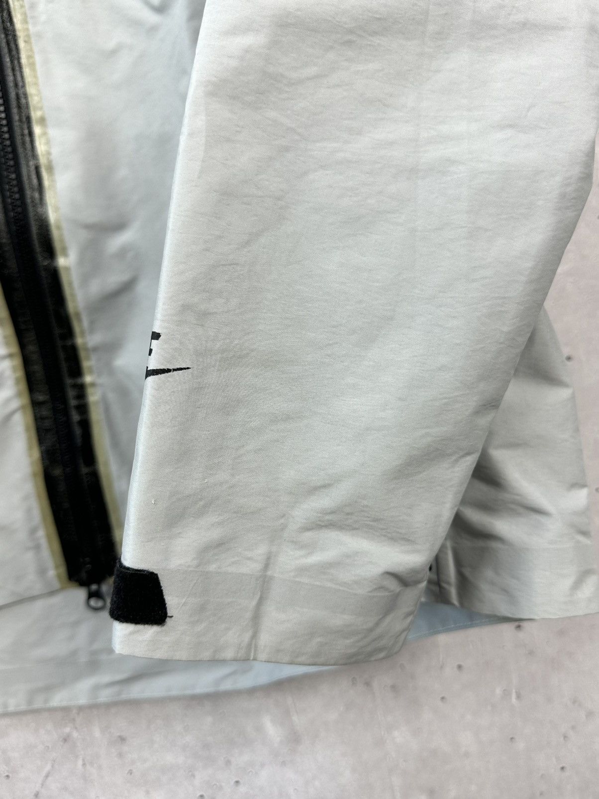Nike × Vintage Nike Tech Fleece Grey Nylon Logo Hooded Light Jacket Size US L / EU 52-54 / 3 - 11 Thumbnail
