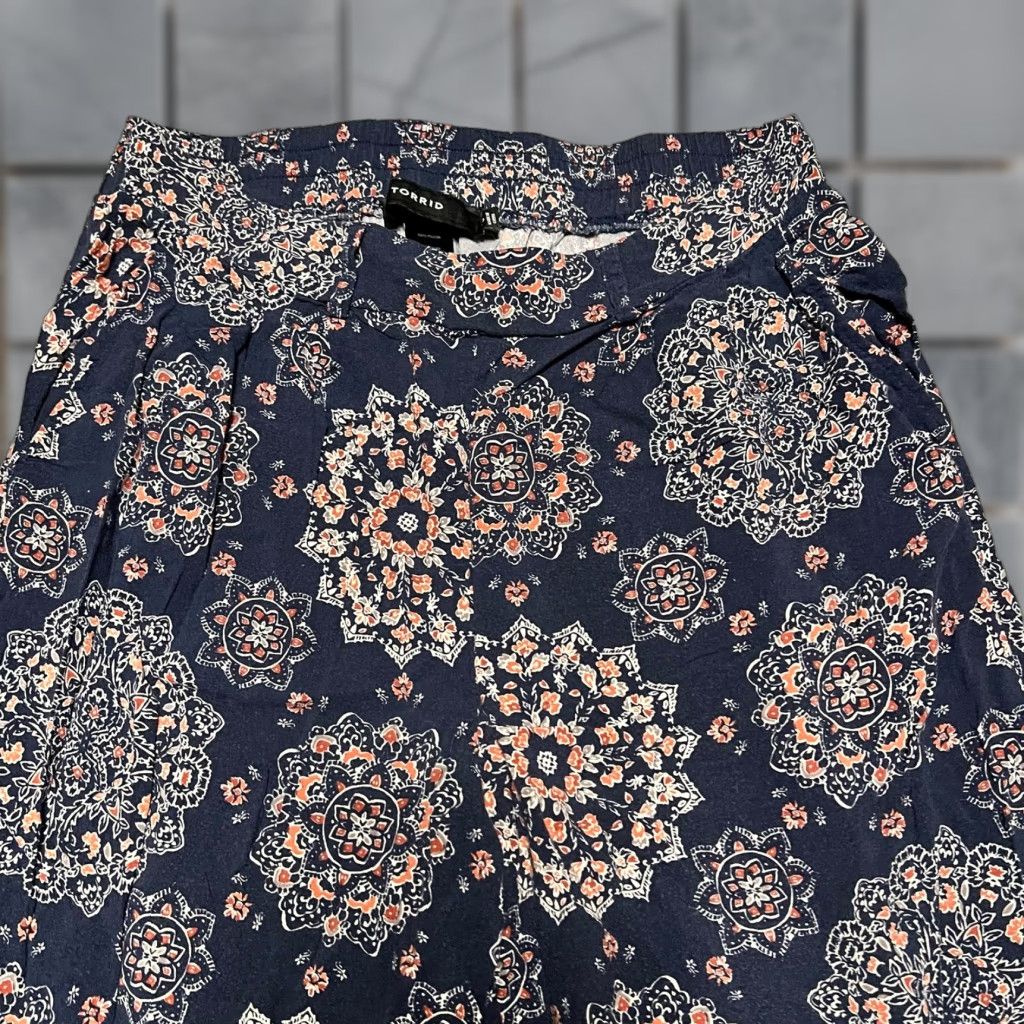Torrid Torrid Pants Womens 0 Mandala Wide Leg Tie Waist Challis Navy Cropped High Rise Dress Pants Womens Plus SizeBlue (0) Size 25" / US 0 / IT 36 - 1 Thumbnail