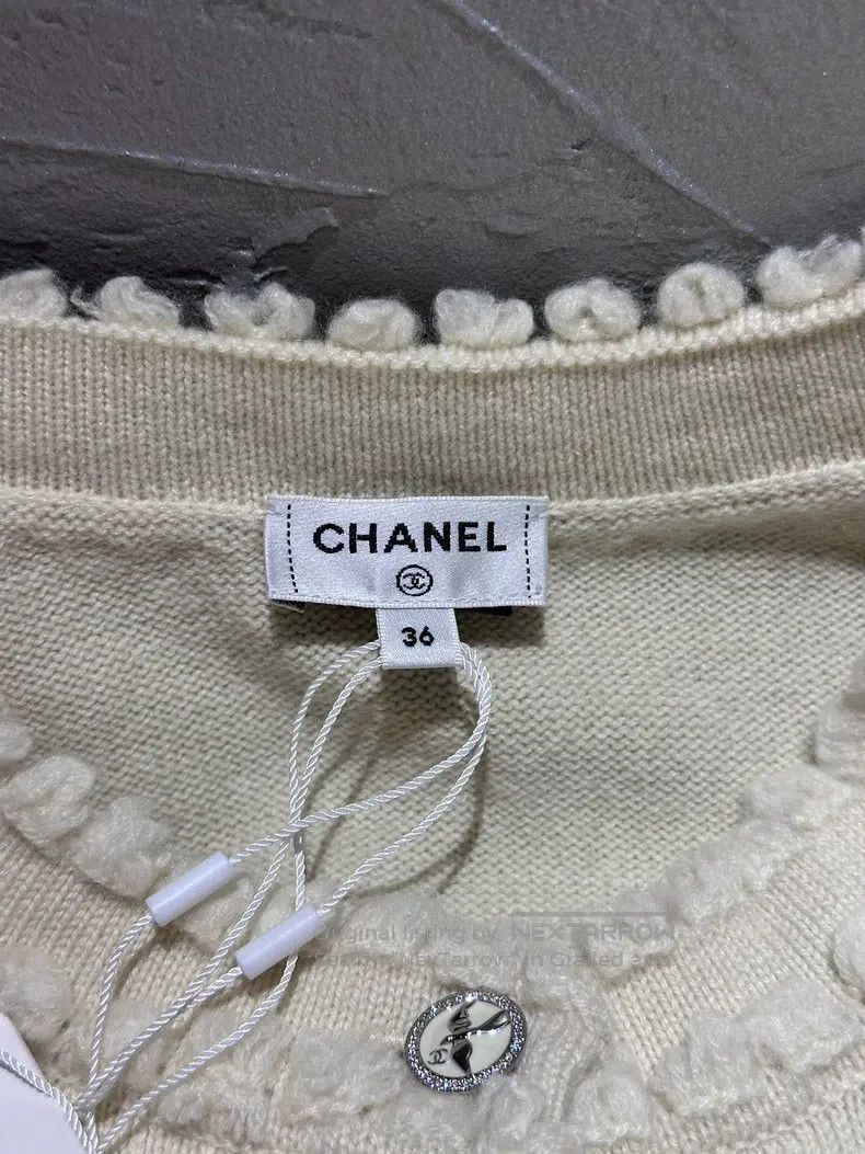 Chanel Chanel 25s yellow cardigan coat Size XS / US 0-2 / IT 36-38 - 2 Thumbnail