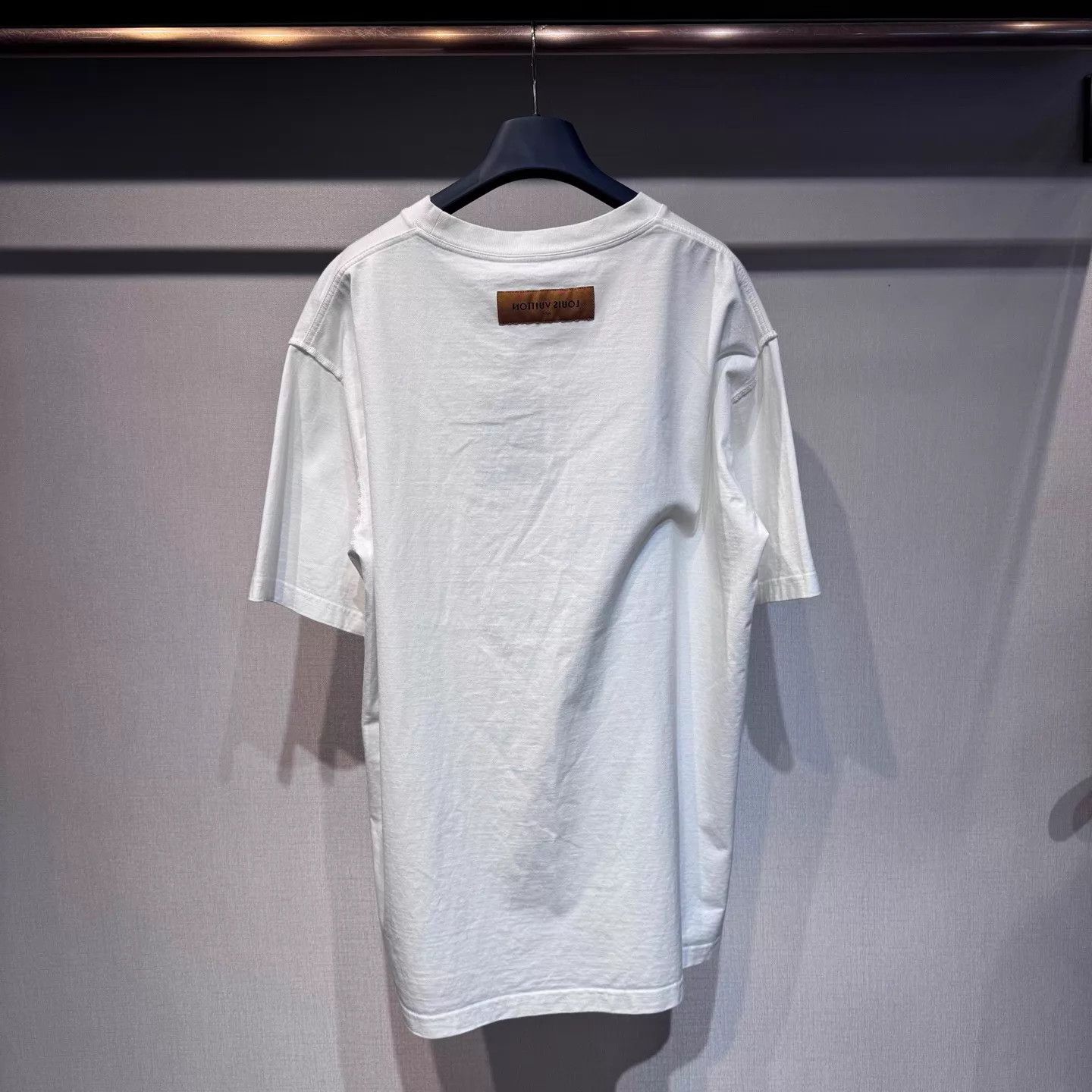 Louis Vuitton Louis Vuitton White Embossed Logo Tee 4L New Size US XXL / EU 58 / 5 - 2 Thumbnail