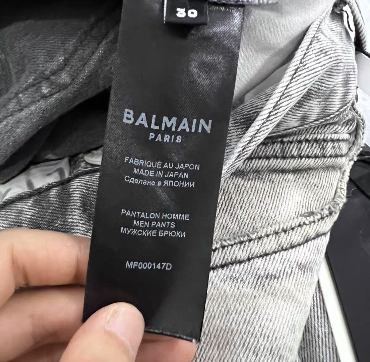 Balmain BALMAIN Washed Faded Embossed Logo Jeans J41 Size 30" / US 8 / IT 44 - 3 Thumbnail