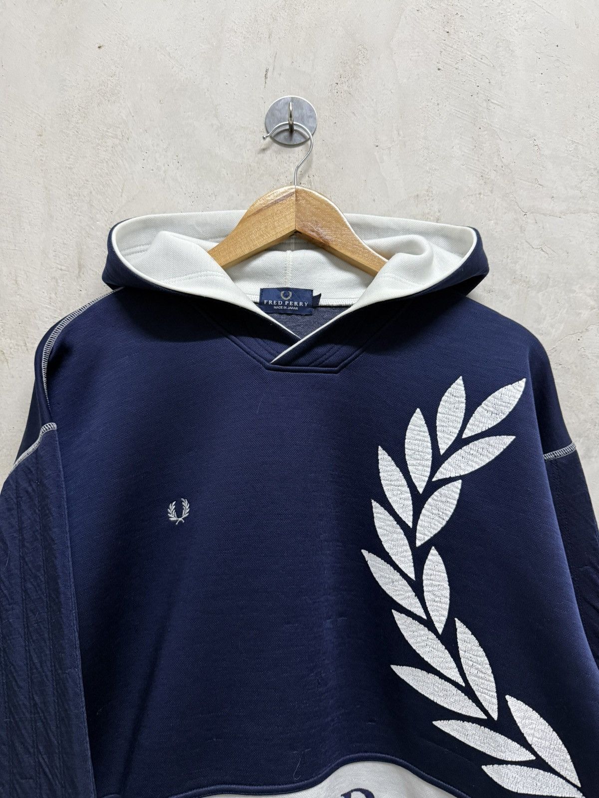 Fred Perry Vintage 90s Fred Perry Big Logo Distressed Hoodie Size US L / EU 52-54 / 3 - 3 Thumbnail