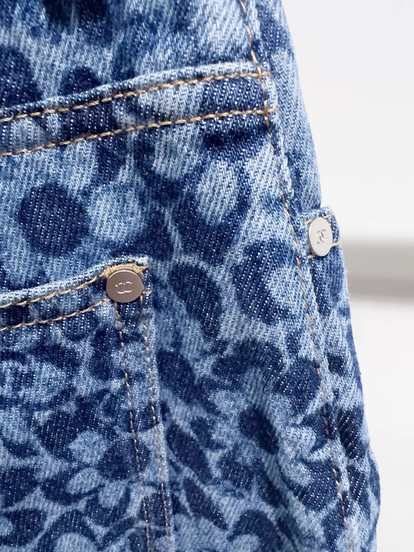 Chanel Chanel 24B Camellia Women's High-Waist Jeans 34 Size 25" / US 0 / IT 36 - 5 Thumbnail