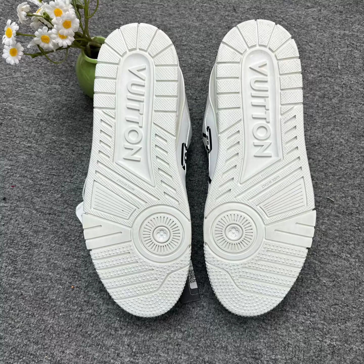 Louis Vuitton LV Trainer Black & White 40 Like New Size US 7 / EU 40 - 5 Thumbnail