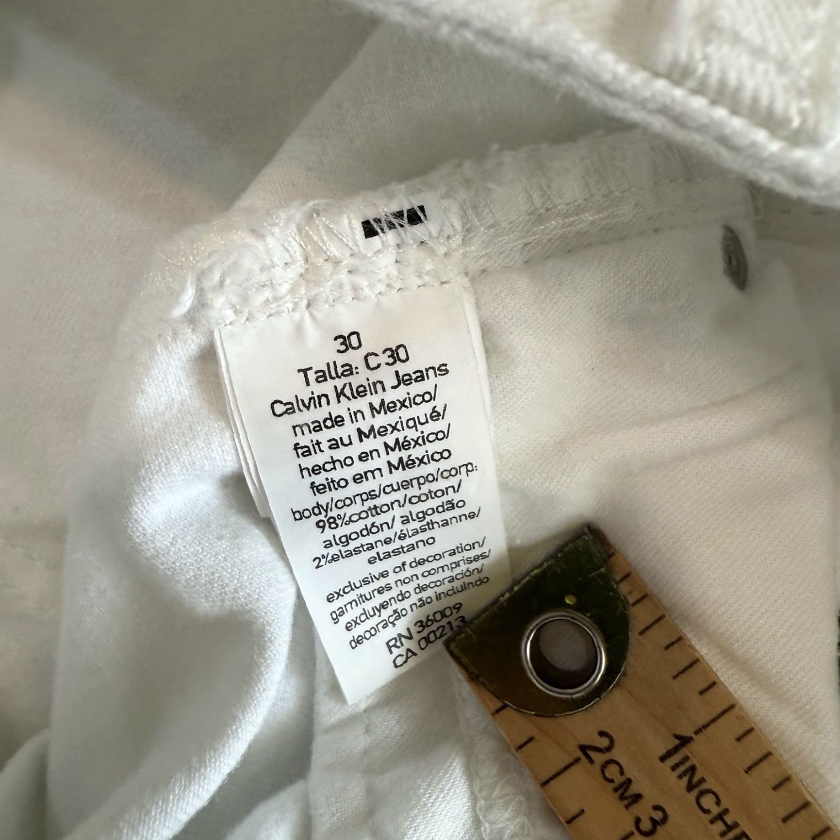 Calvin Klein CALVIN KLEIN VINTAGE White Bermuda Shorts Size 30 Cuffed Women's Size 30" / US 8 / IT 44 - 2 Thumbnail