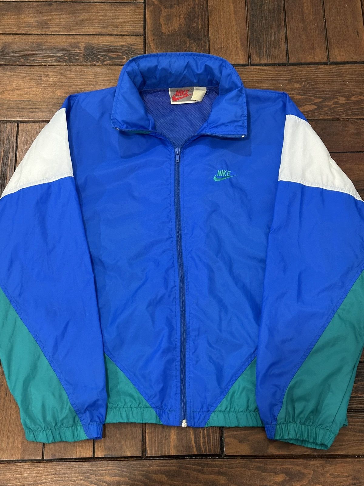 Nike Vintage 90s Nike Windbreaker W Packable Hood Size Medium Size US M / EU 48-50 / 2 - 5 Thumbnail