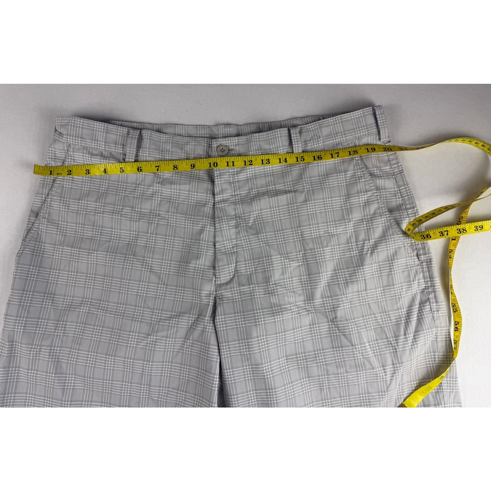 Nike Nike Golf Men's Shorts - Size 38 - Great Condition Size US 38 / EU 54 - 2 Thumbnail