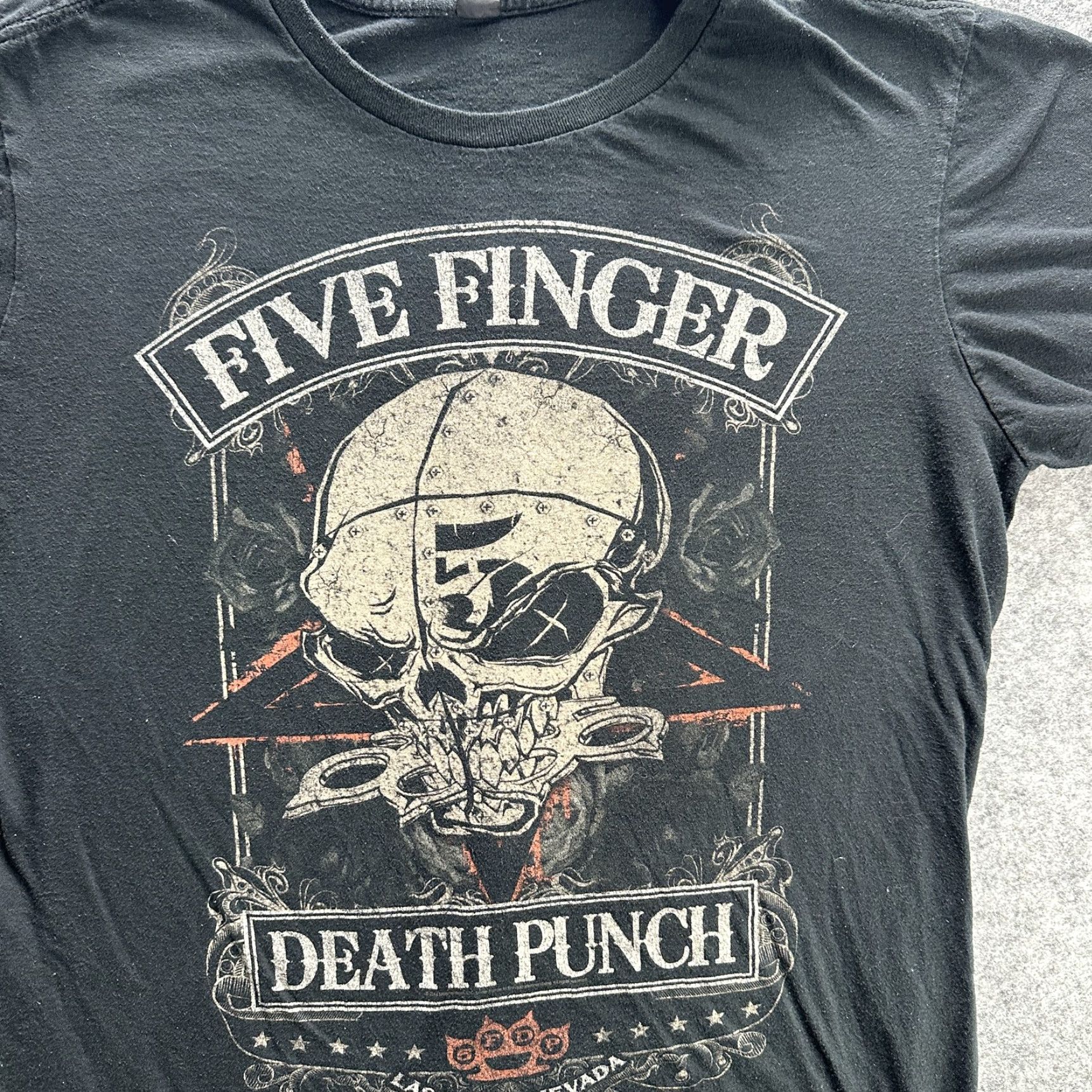 Vintage VINTAGE Five Finger Death Punch Shirt Mens Large Black Band Skull Las Vegas Metal Tee Punk Size US L / EU 52-54 / 3 - 2 Thumbnail