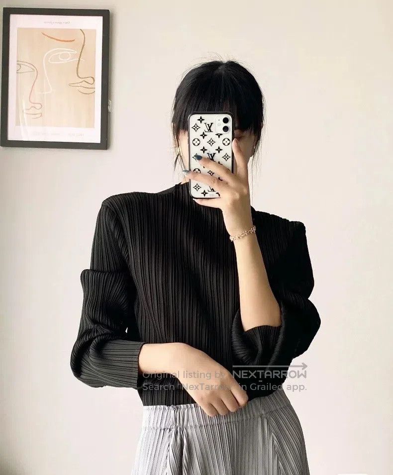 Issey Miyake Issey Miyake Classic Black Ruched Long-Sleeve Top Size L / US 10 / IT 46 - 1 Thumbnail
