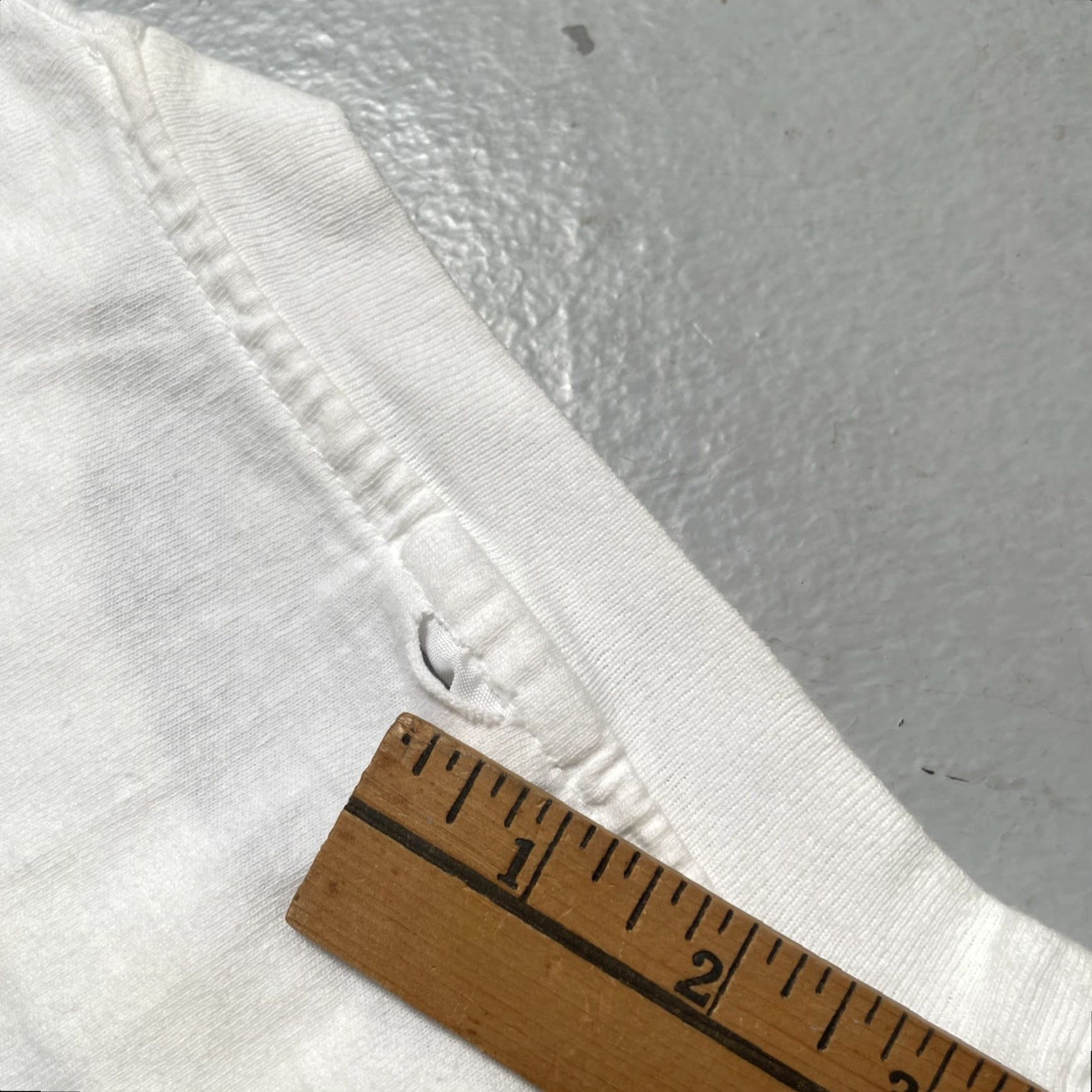 Hanes VINTAGE Hanes T-Shirt Shirt Unisex Adults L White Designer Art 90s 2000s Chair MCM Single Stitch Vintage Yes Mens Womens Boys Girls Size US L / EU 52-54 / 3 - 8 Thumbnail