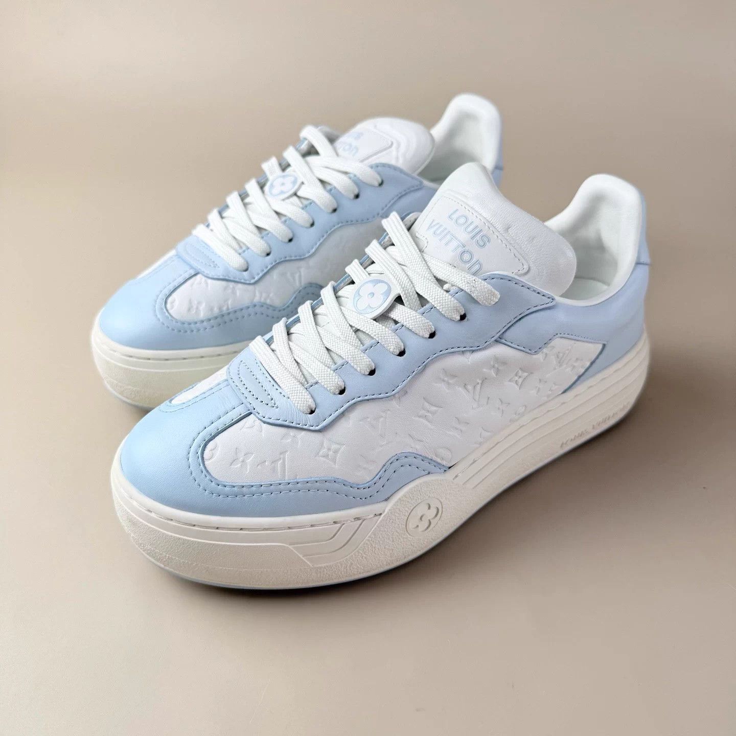 LV Cloud Sneaker White Blue 37 EU 95 New