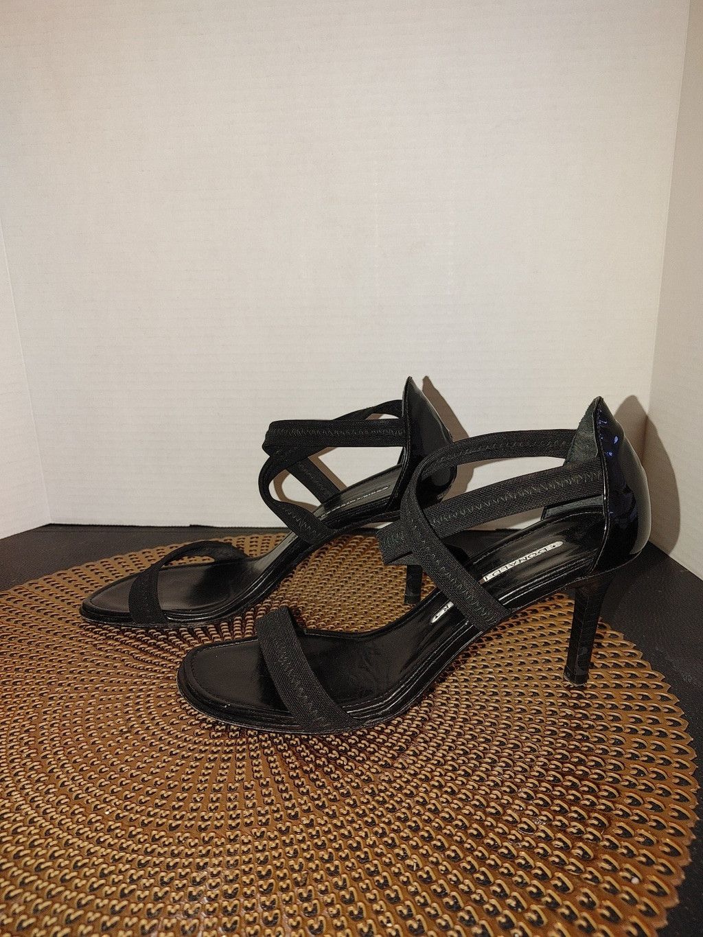 Donald Pliner Donald J Pliner Heels Size 6.5M Size US 6.5 / IT 36.5 - 1 Thumbnail